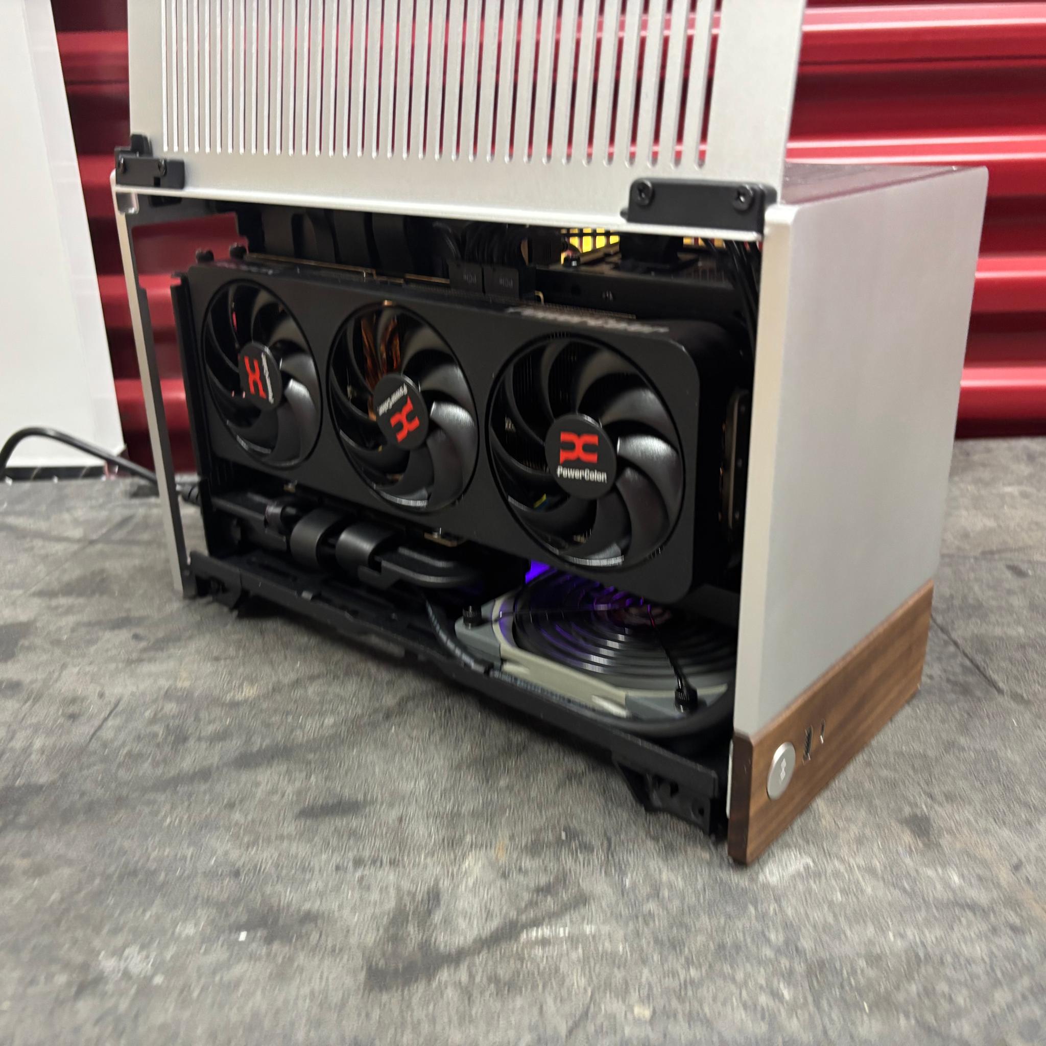 Silver Terra gaming ITX - 7600x3d 9070xt 32gb ddr5 2tb ssd