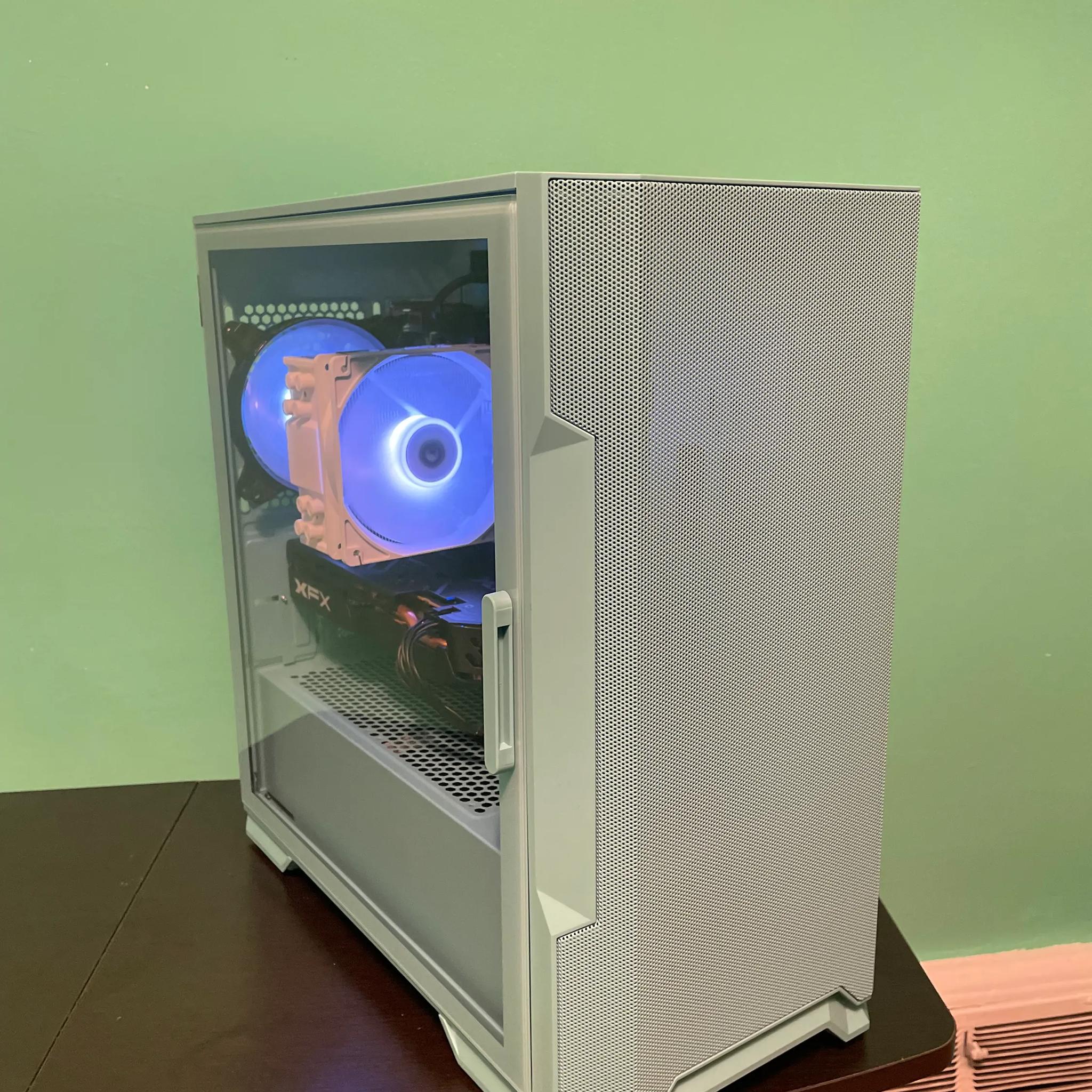 BLUE Glass Gaming PC | Intel i5 / Amd RX580 / 8GB / 600GB Win 10 Pro WiFi