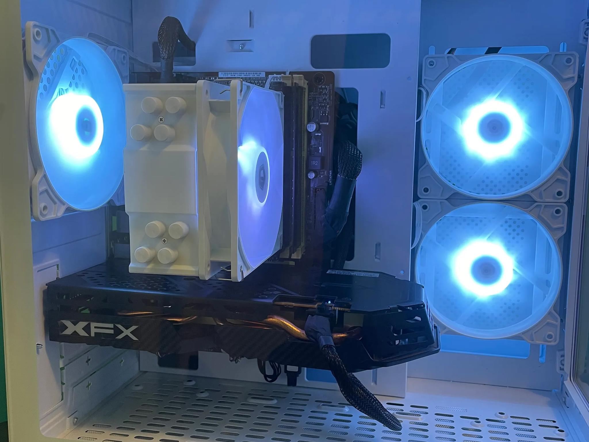 CLEAN White Gaming PC| Intel i5 / Amd RX580 / 8GB / 600GB Win 10 Pro WiFi