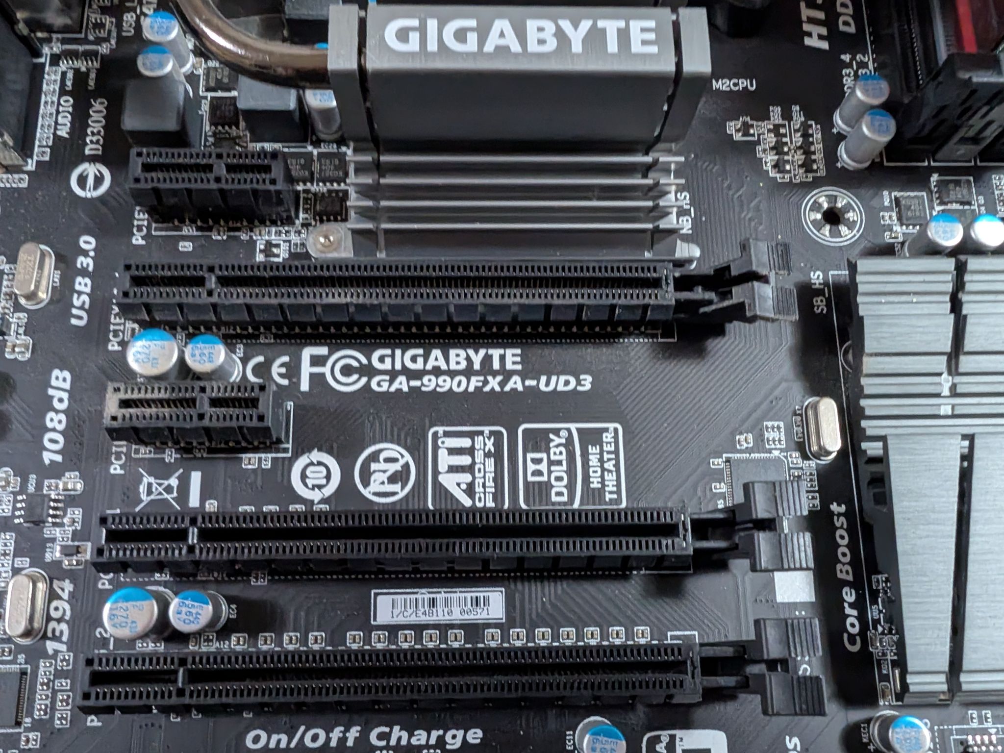Gigabyte 990FXA-UD3 / AMD FX8320 / 16GB DDR3 / R9 270x 4GB