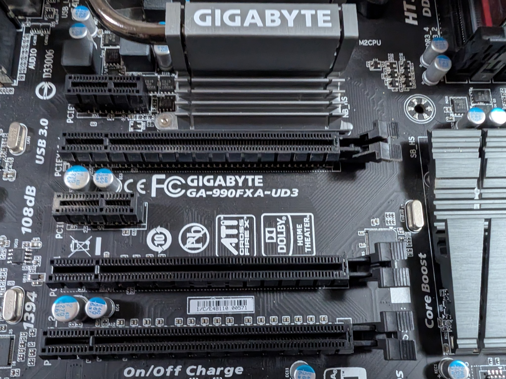 Gigabyte 990FXA-UD3 / AMD FX8320 / 16GB DDR3 / R9 270x 4GB