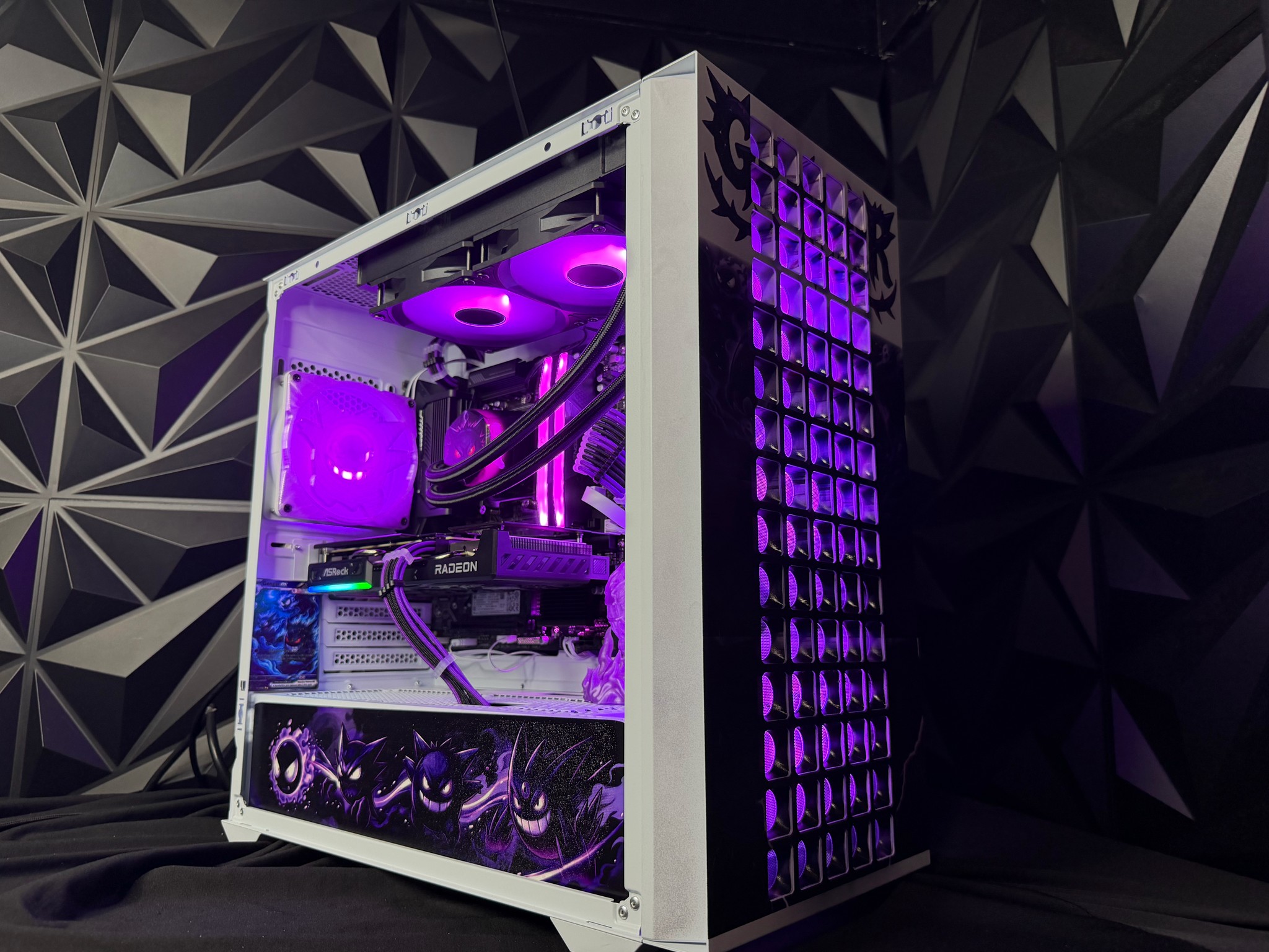 👻💜 GENG GANG 96 💜👻Ryzen 5 9600X| RX 9060XT 16GB| 32 GB DDR5| 1.25 TB NVMe| 650W PSU