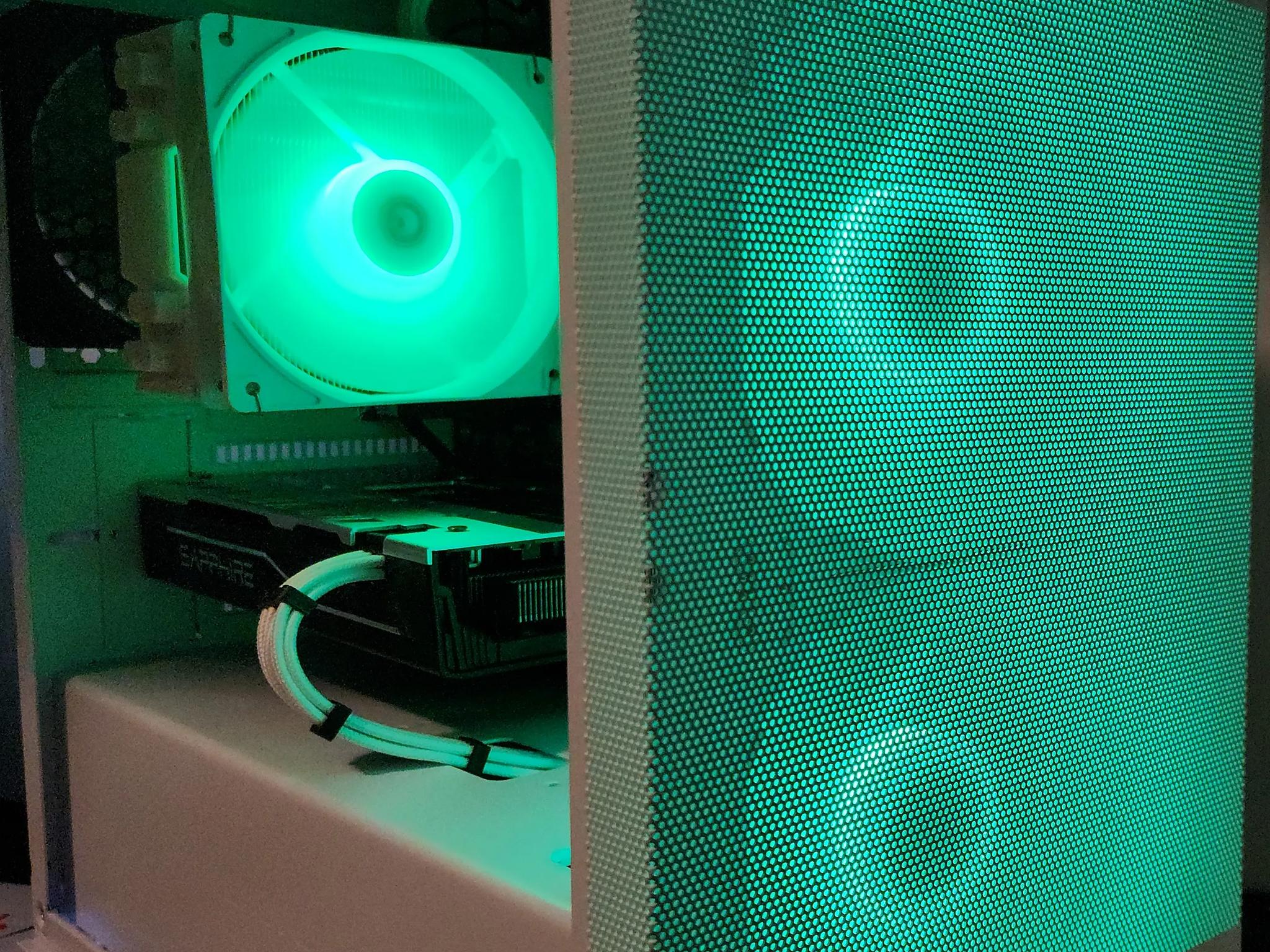 Frosty Mini Mesh PC Ryzen 5 / 16GB DDR4/ 1TB SSD / RX 580 8GB