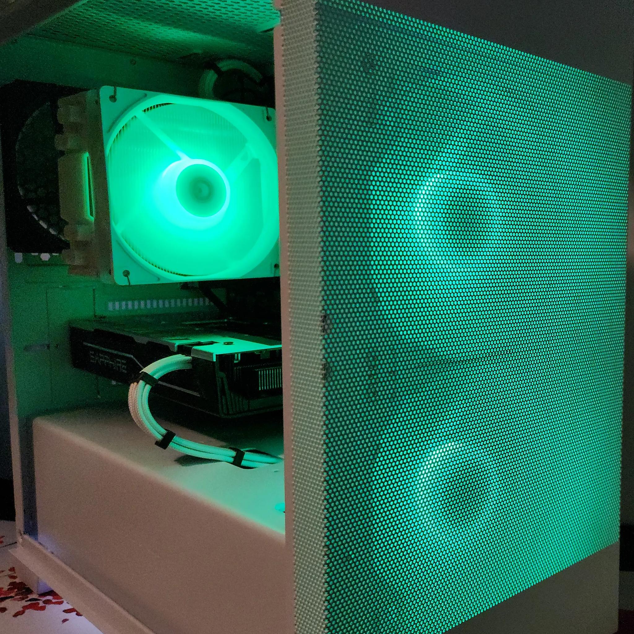 Frosty Mini Mesh PC Ryzen 5 / 16GB DDR4/ 1TB SSD / RX 580 8GB
