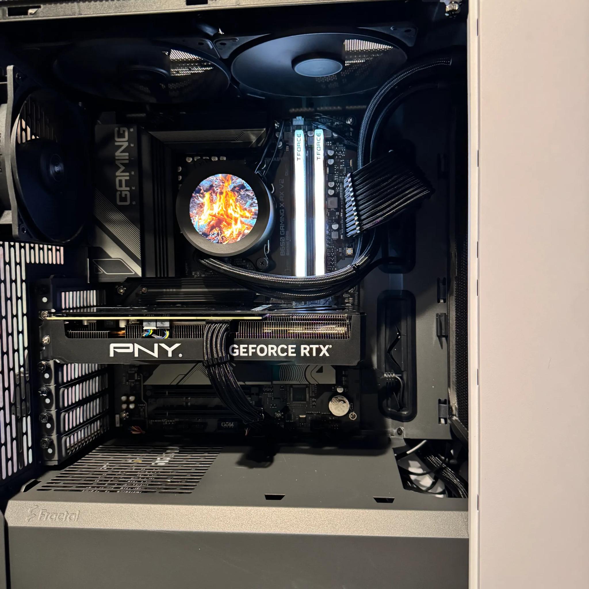 4070 + RYZEN 7 7700 +32GB  (FIRE WOOD🔥)
