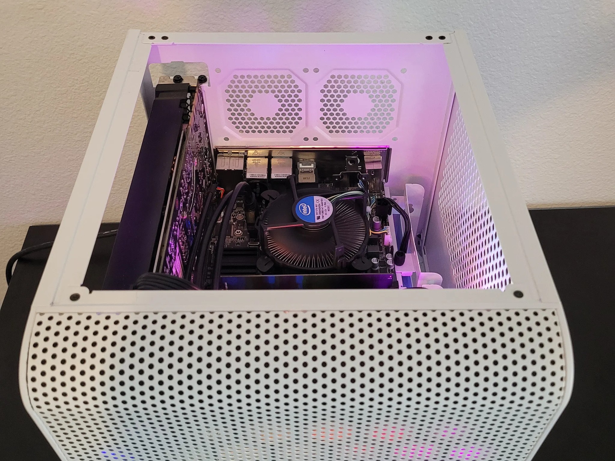 ❄️Snowball ❄️ITX // i7 6700 // GTX 1070 8GB // 16GB DDR4 // 1TB SSD