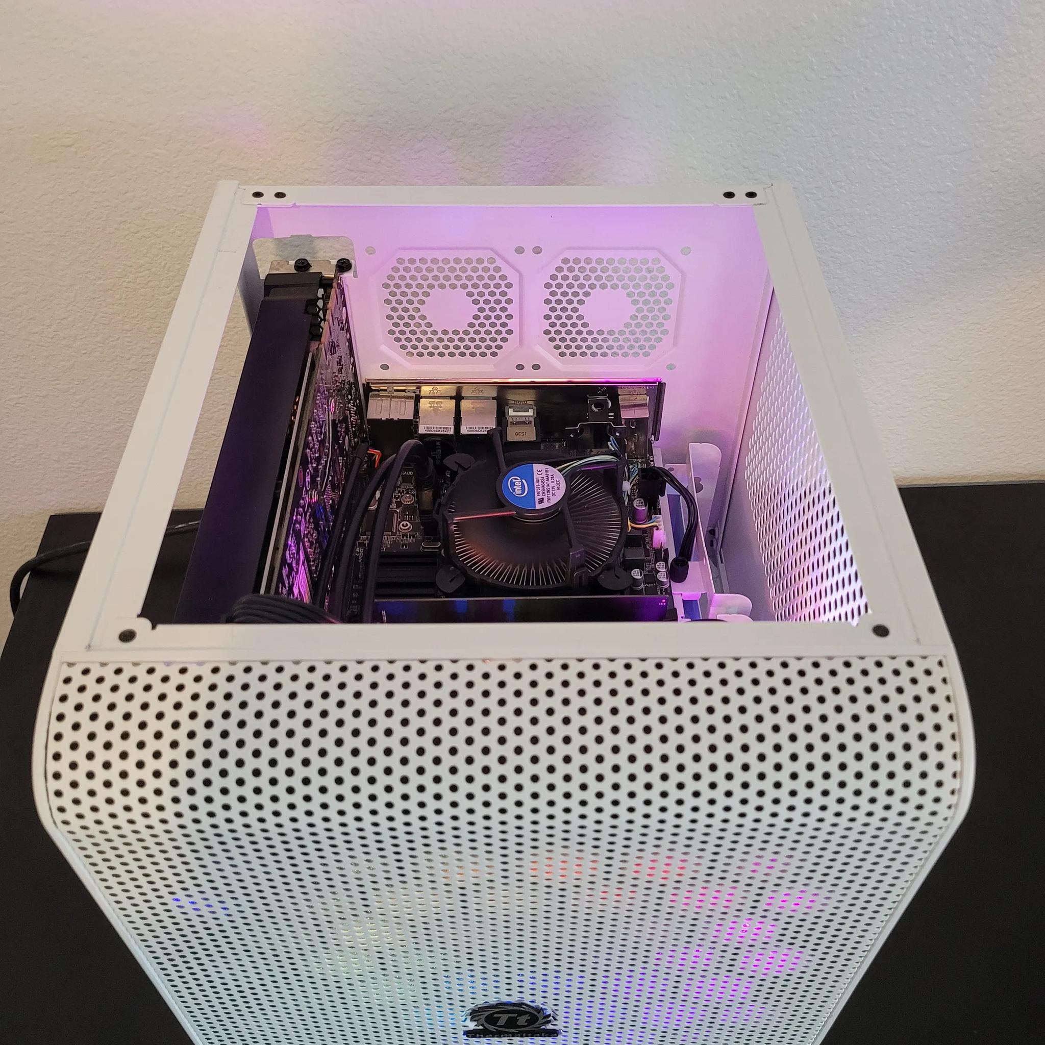 ❄️Snowball ❄️ITX // i7 6700 // GTX 1070 8GB // 16GB DDR4 // 1TB SSD