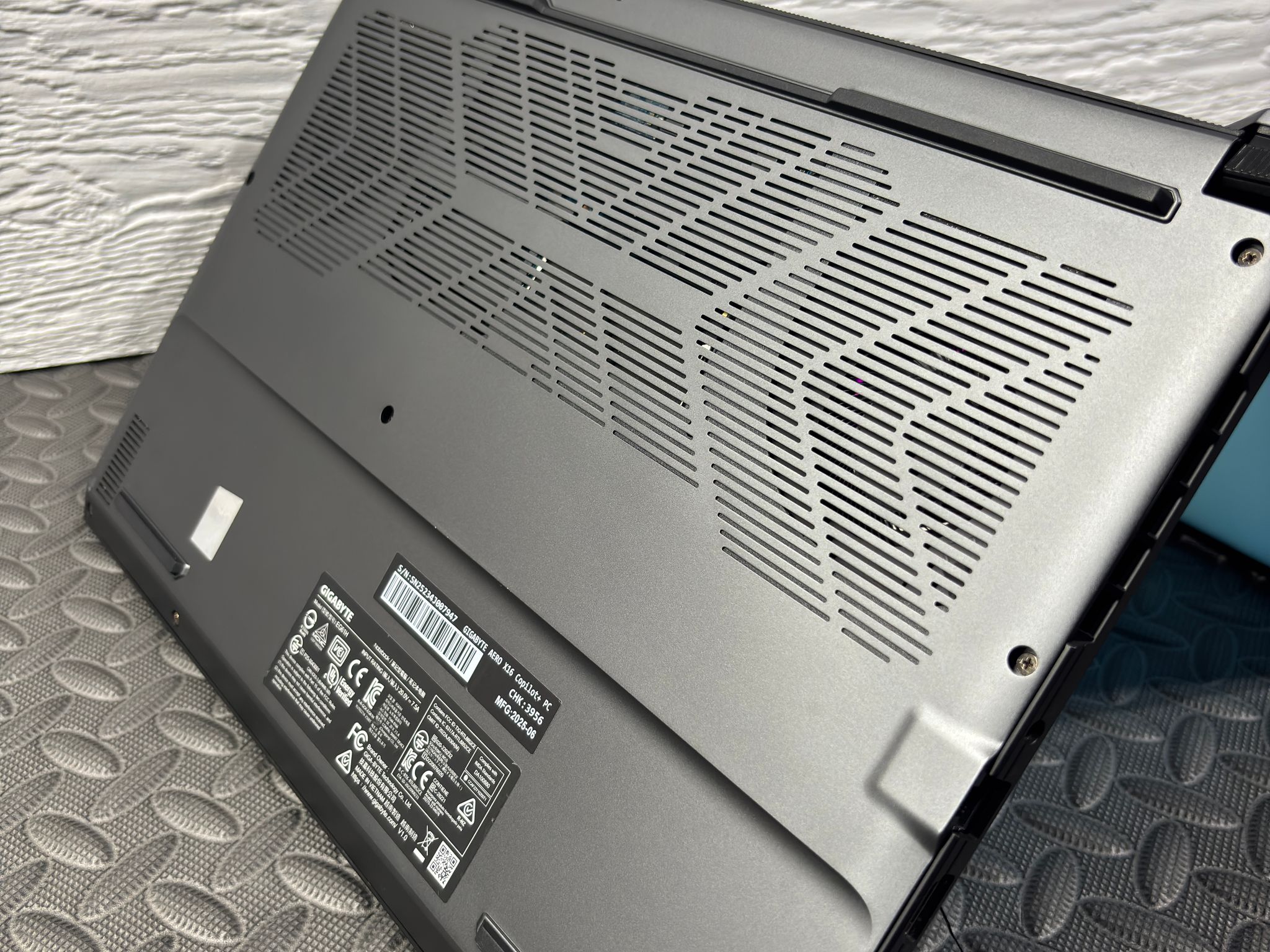 GIGABYTE - AERO X16 WQXGA - AMD Ryzen Al 7 350 - 1TB SSD - 32GB RAM - RTX 5070