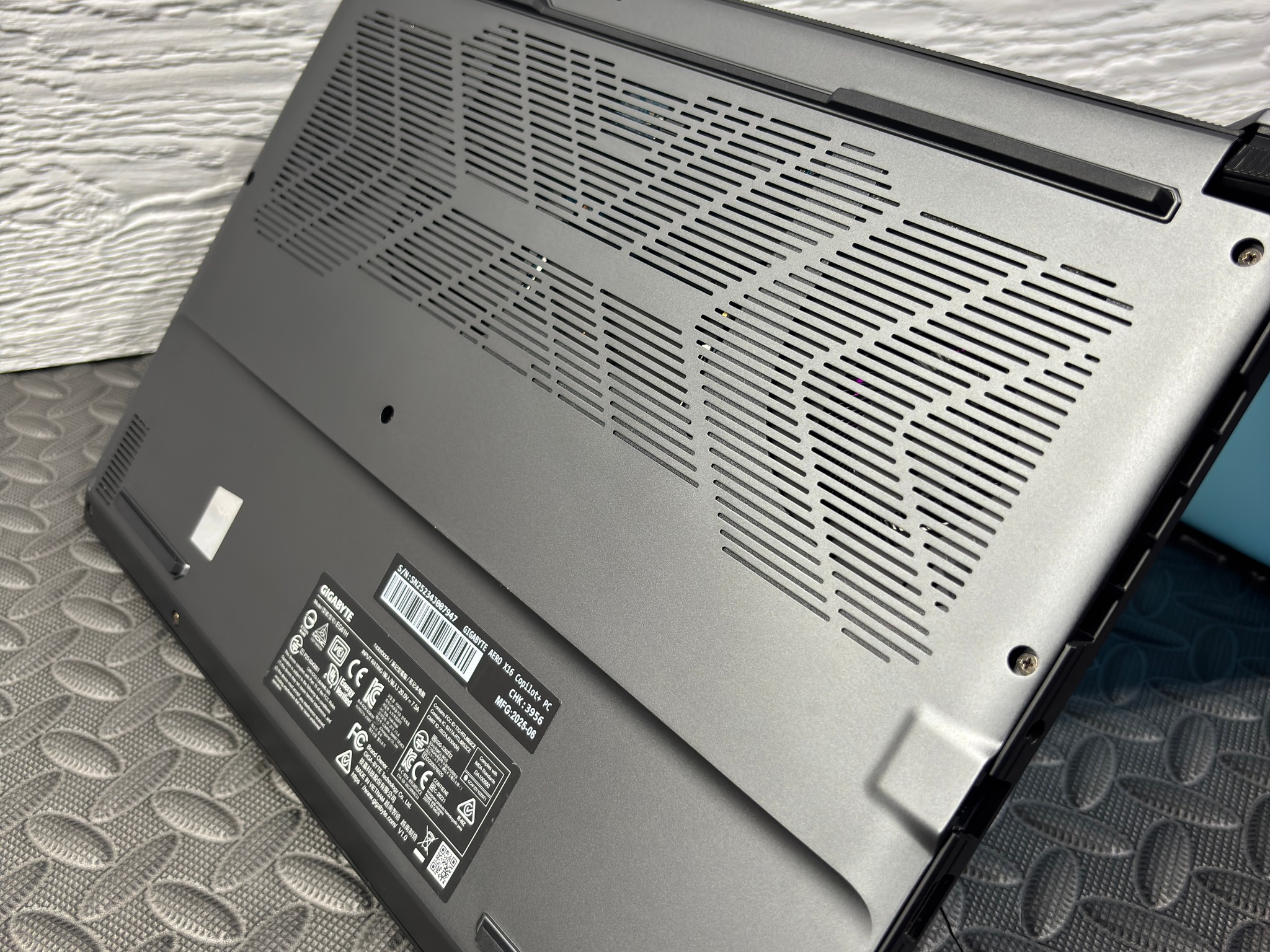 GIGABYTE - AERO X16 WQXGA - AMD Ryzen Al 7 350 - 1TB SSD - 32GB RAM - RTX 5070