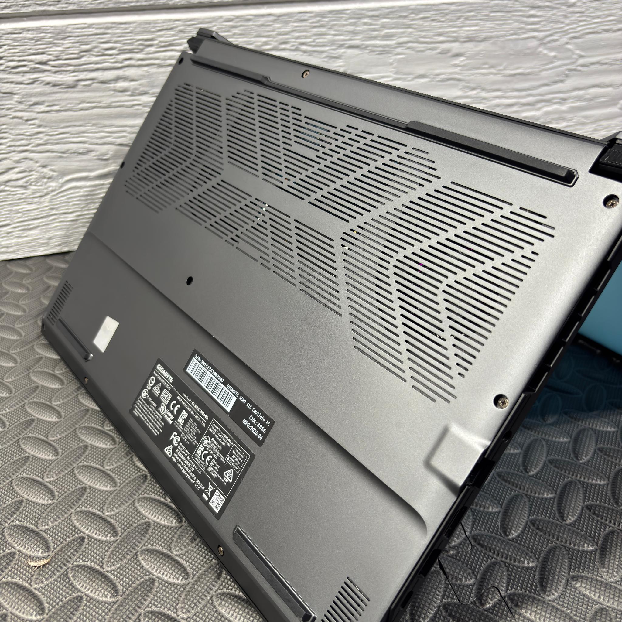 GIGABYTE - AERO X16 WQXGA - AMD Ryzen Al 7 350 - 1TB SSD - 32GB RAM - RTX 5070