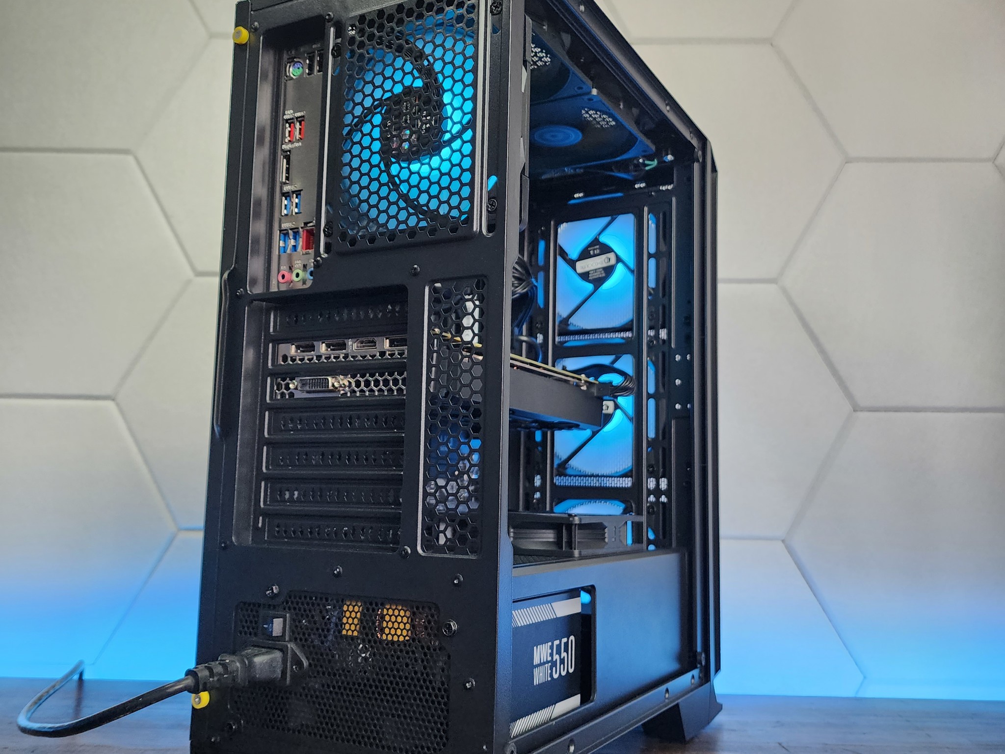 💙🖤💙 PNY GTX 1070 Ti // Intel Core i3 10100F // XPG 16GB 3000MHz