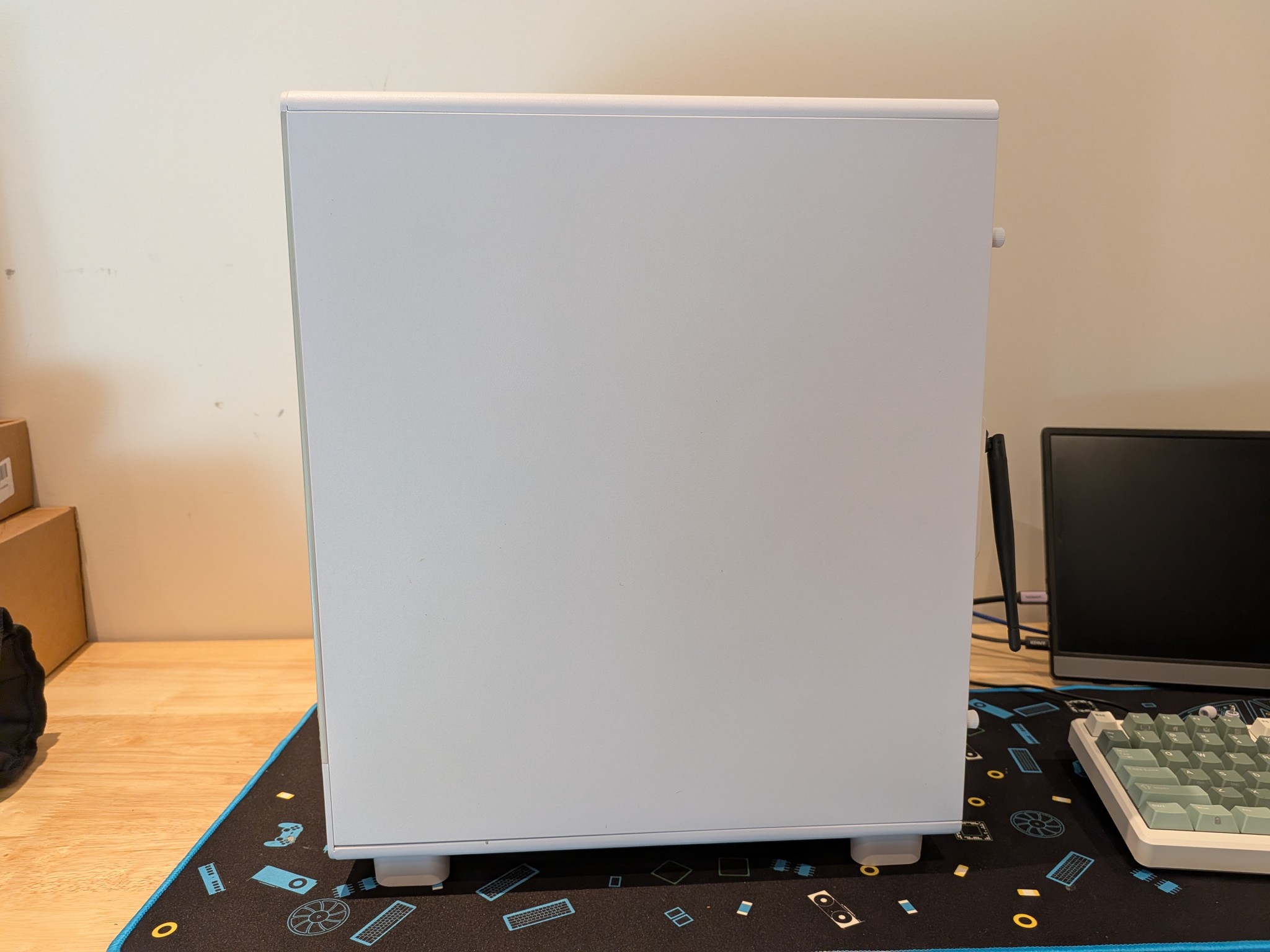 1080p AM5 Starter - RTX 5060, Ryzen 5 7600X, 16 GB DDR5 RAM, 1 TB NVME, RGB, Liquid Cooled