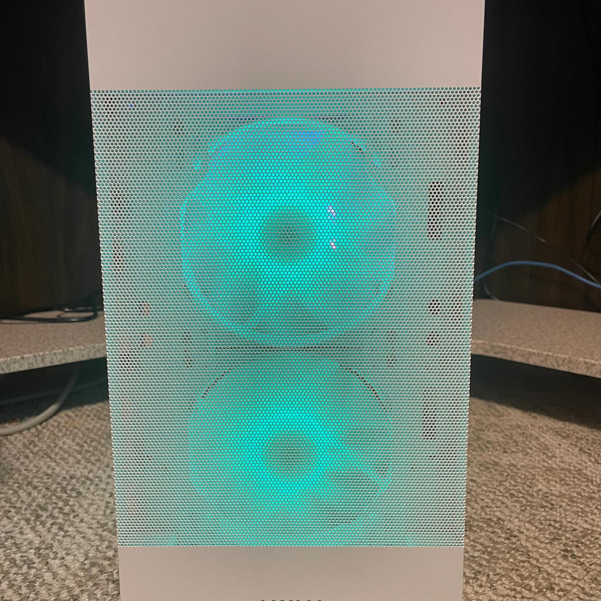- White Out - Ryzen 5 3600/GTX1080SC