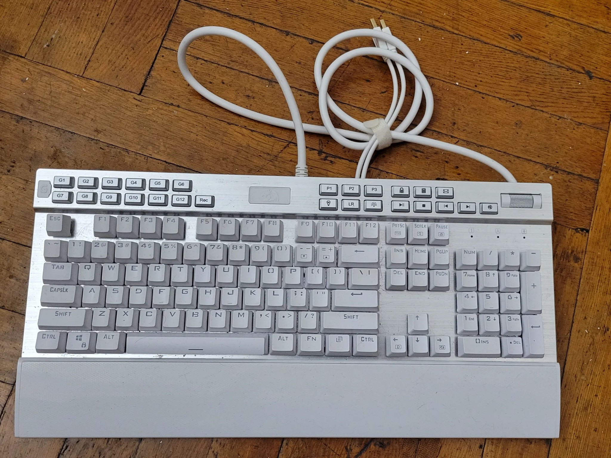 Redragon K550 Yama Mechanical Keyboard, Outemu Purple switches, RGB, Macros, USB Passthrough (White)