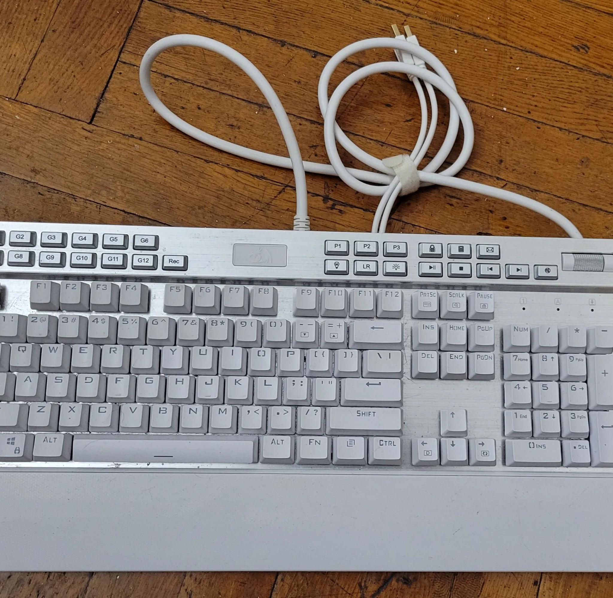 Redragon K550 Yama Mechanical Keyboard, Outemu Purple switches, RGB, Macros, USB Passthrough (White)