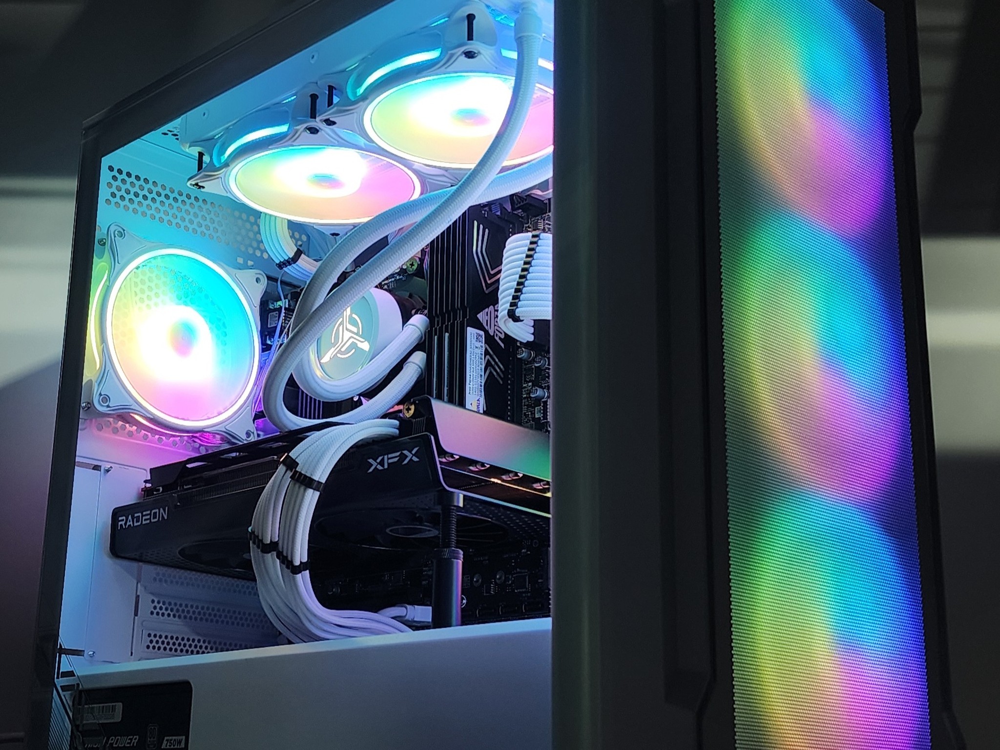 Gaming PC Ryzen 7 5700X 32GB RAM 1TB SSD RX 7700 XT 12GB Windows 11 PC