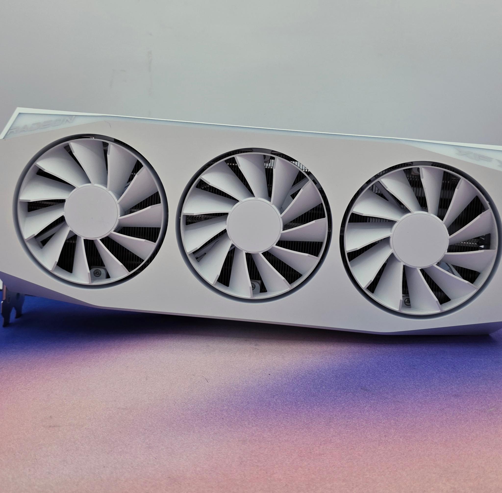 XFX RX 9070XT Magnetic White OC