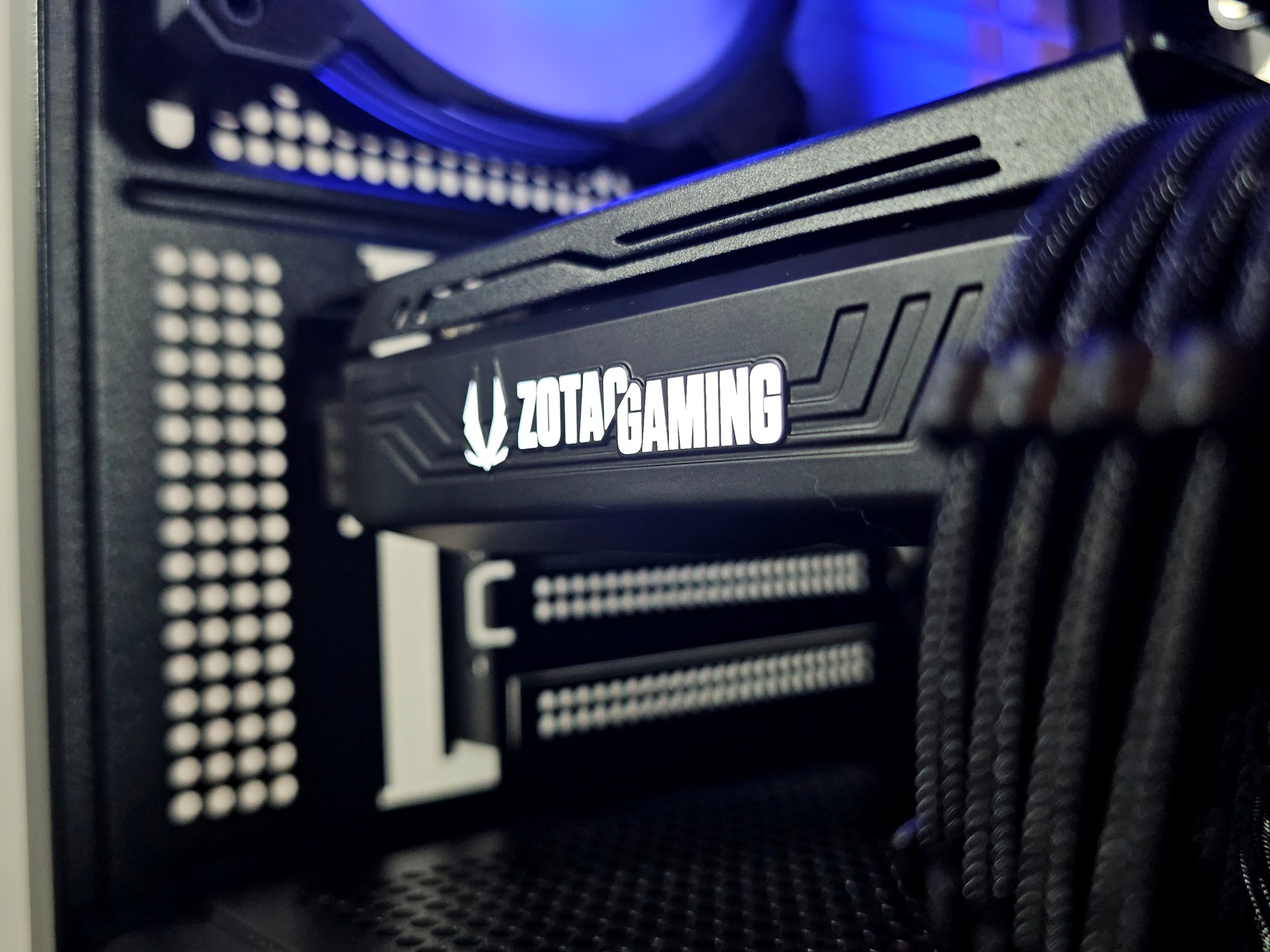 RTX 3070 / Ryzen 5 3600 / 16GB DDR4 / 1TB SSD / 1080p-1440p darkFlash