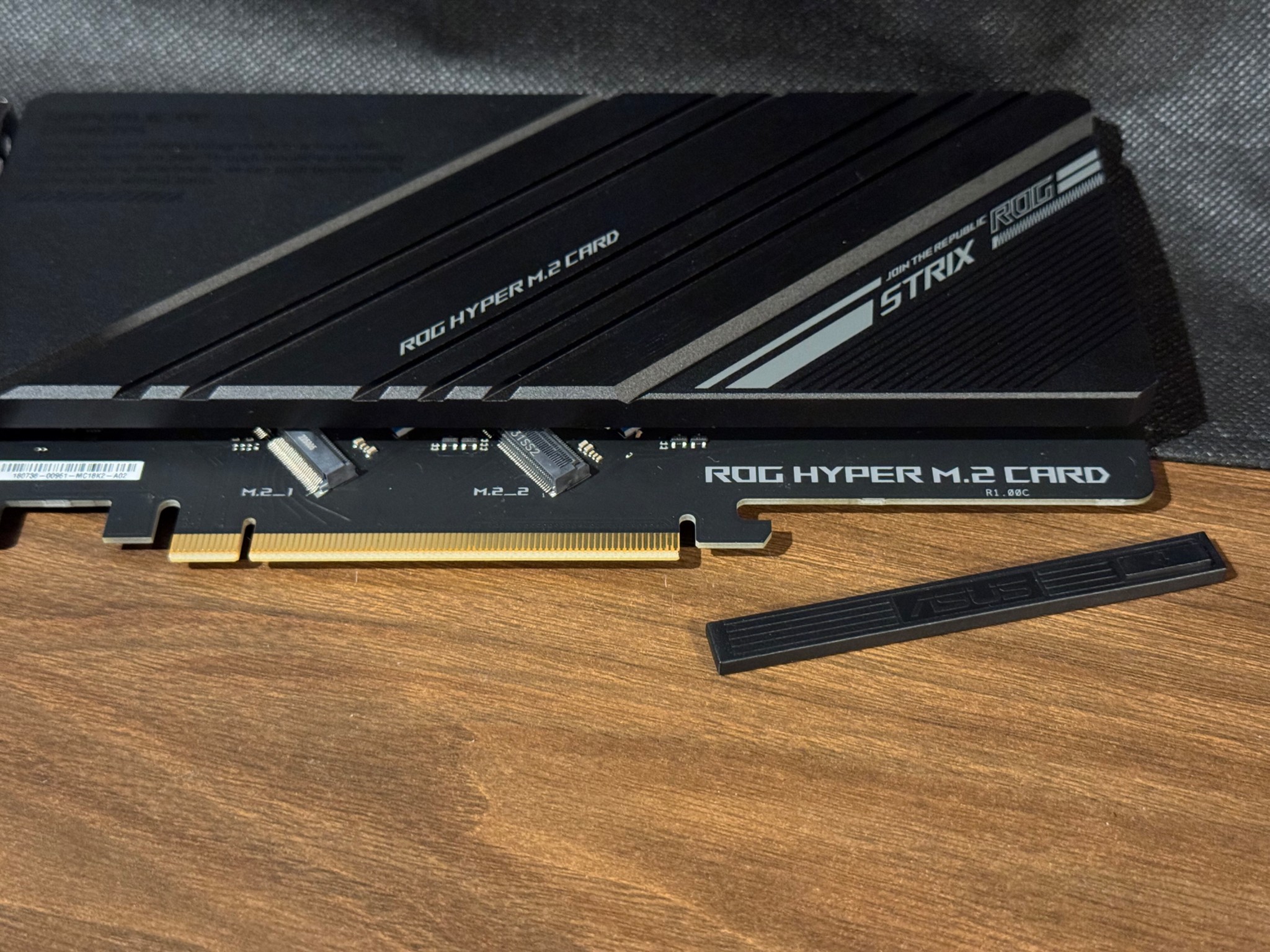 ASUS ROG HYPER M.2 PCIe Card - Gen5 PCIe Ready (2 x M.2 Expansion)