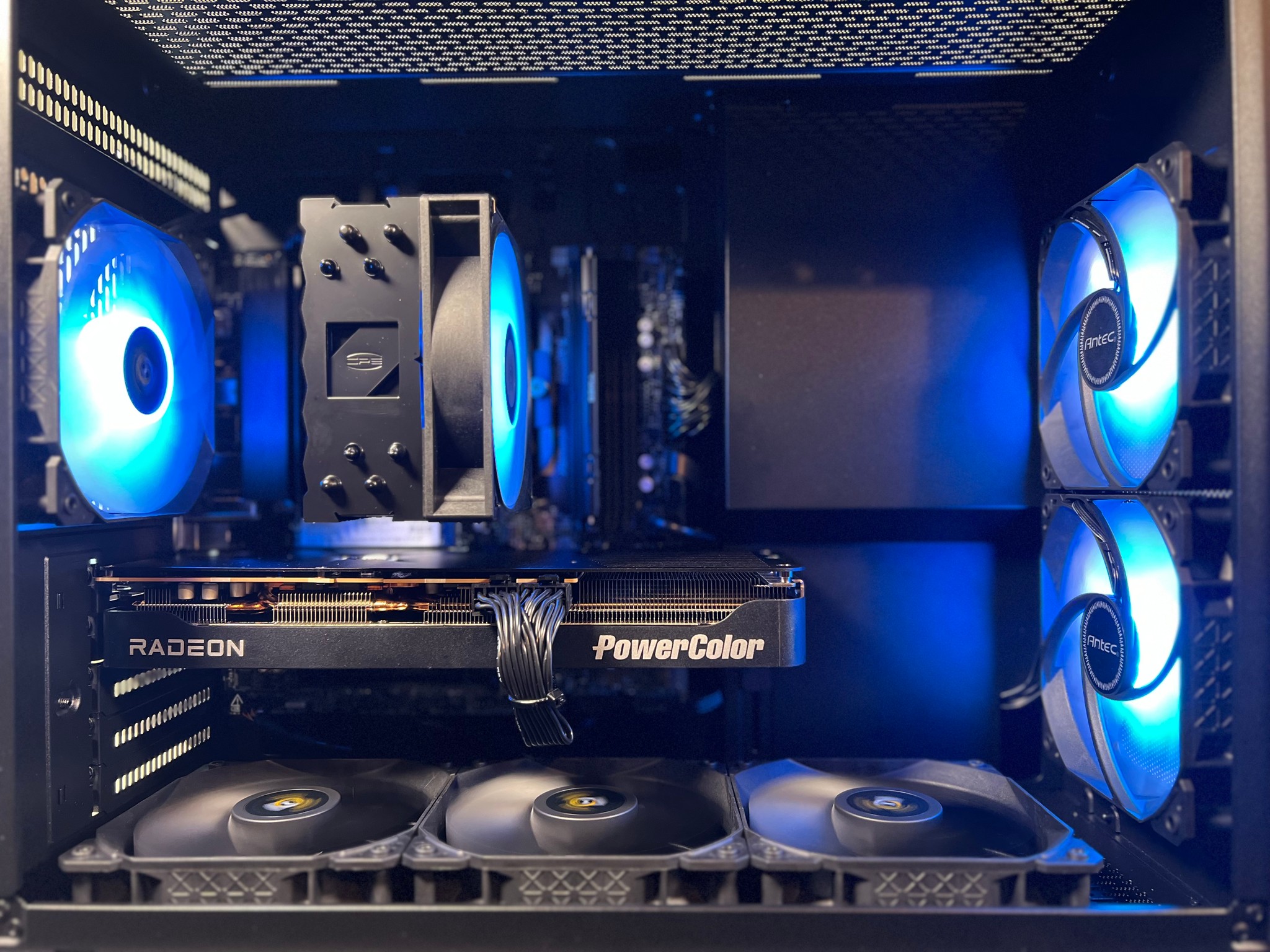 FLUX M | R5 7500X3D + RX 9070 XT | 16GB DDR5 | 1TB NVMe