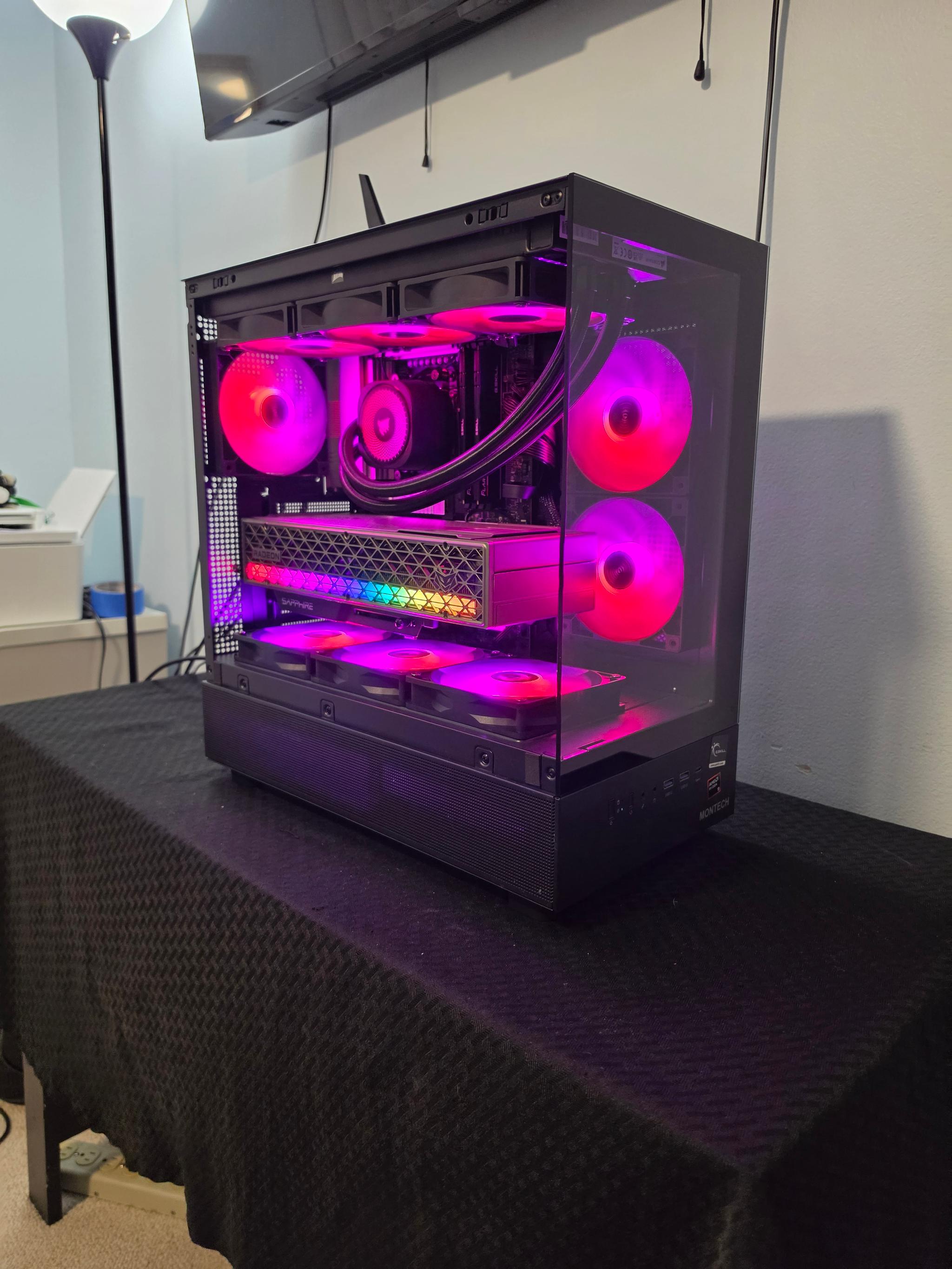 RX 9070 XT-Ryzen 9 9900x-32 GB DDR5 6000-2 TB SSD Beast Gaming PC