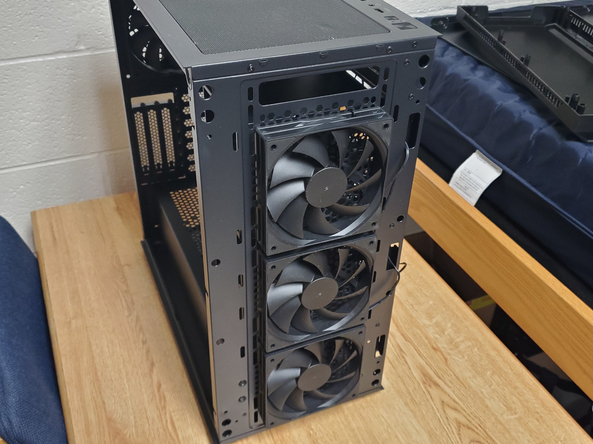 DARKROCK Classico MAX Storage Master