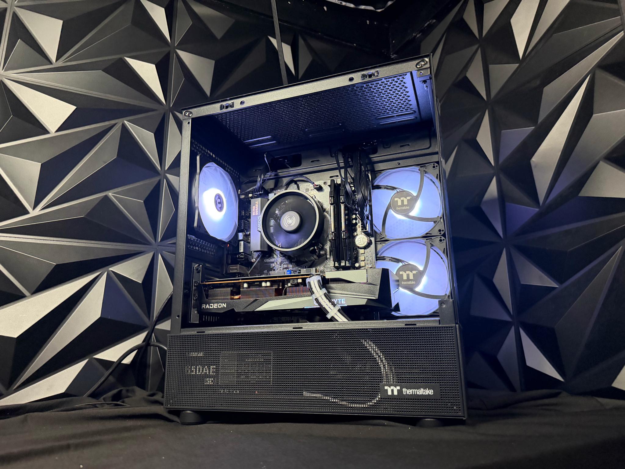 AMD Radeon RX 7600 - Image 4
