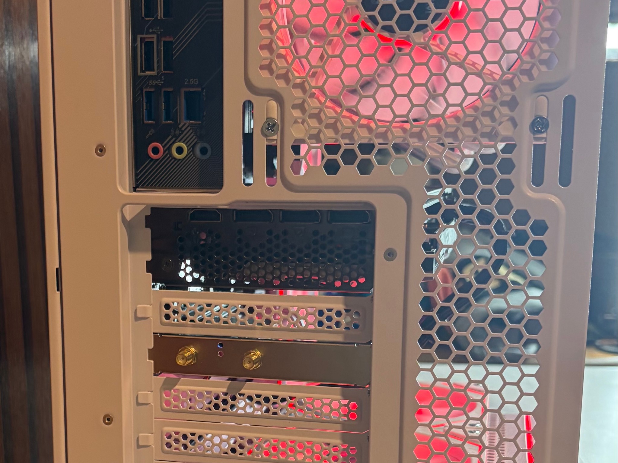 RTX 4070 | RYZEN 5 9600X | 16GB DDR5 | 1TB NVME | 650W | 360MM AIO | Windows 11 pro