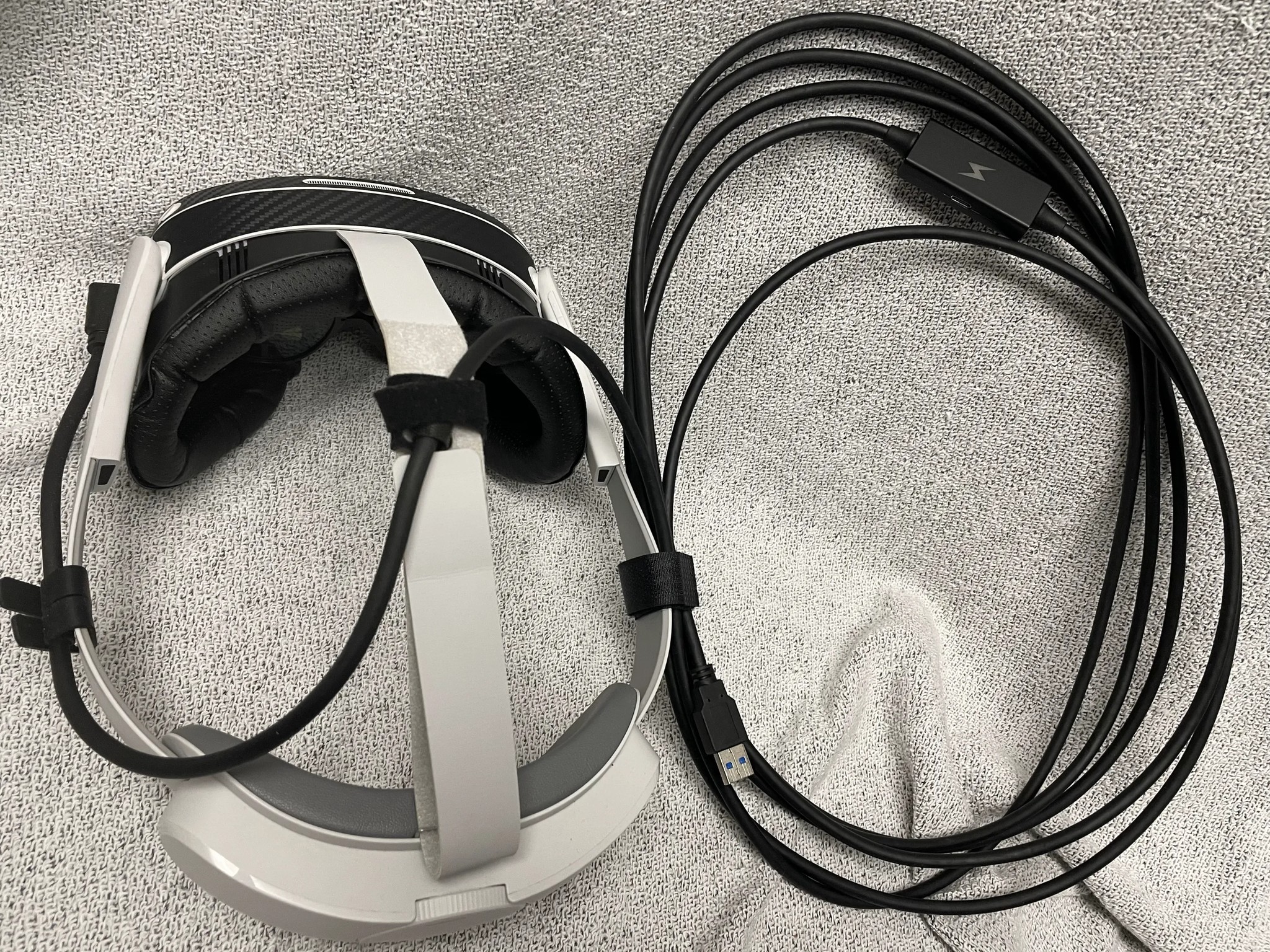 Pico 4 with accessories, used in good condition