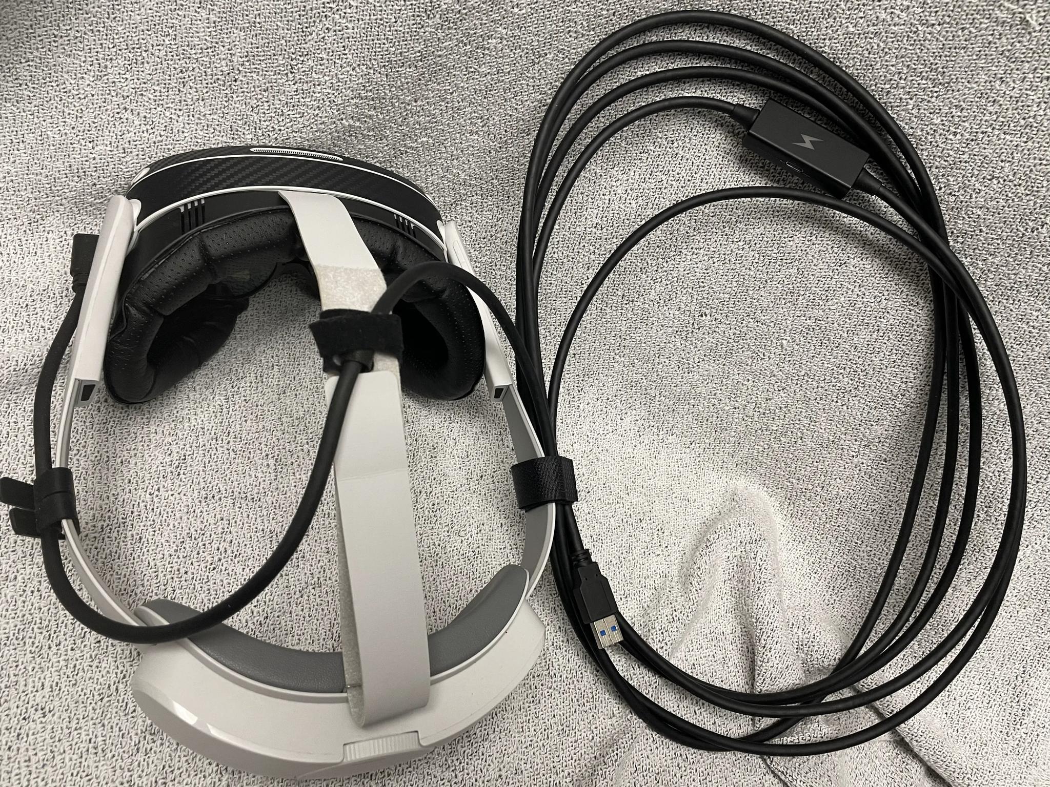 Pico 4 with accessories, used in good condition