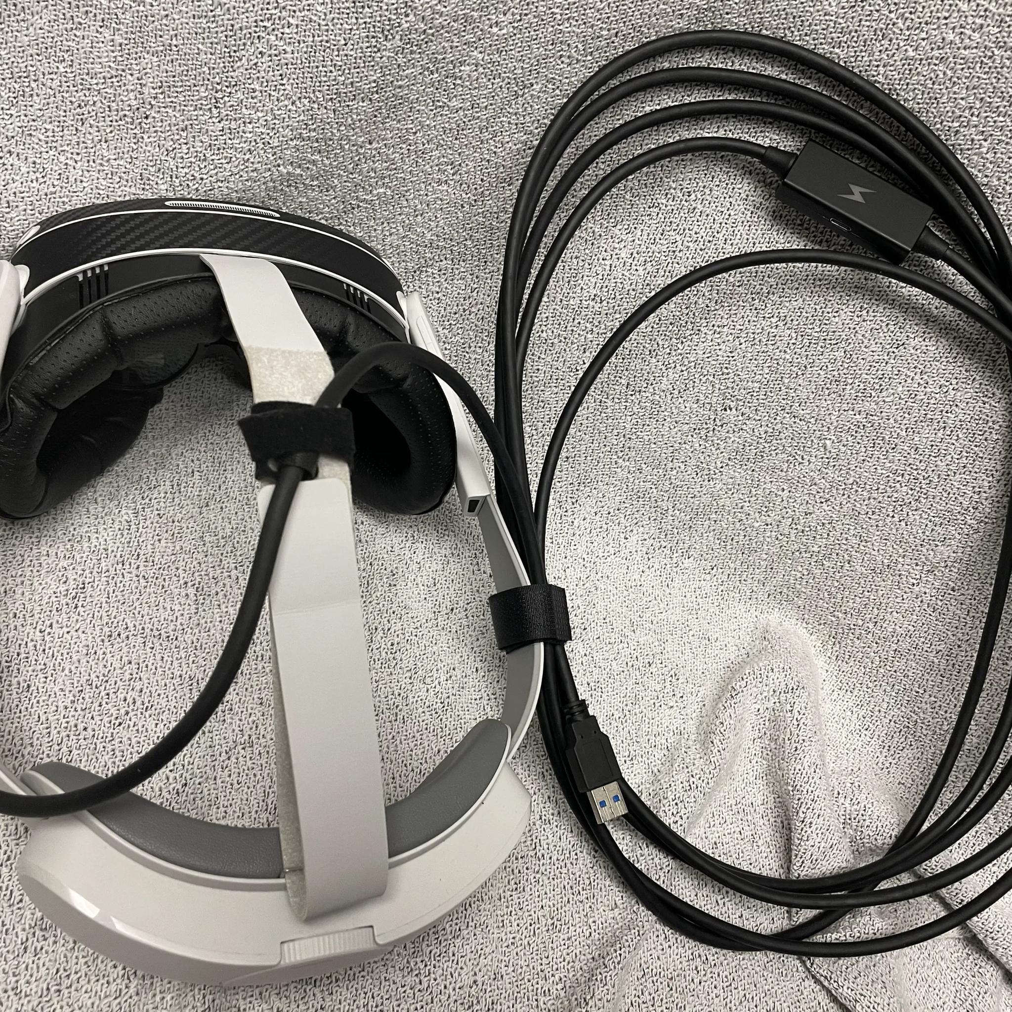 Pico 4 with accessories, used in good condition
