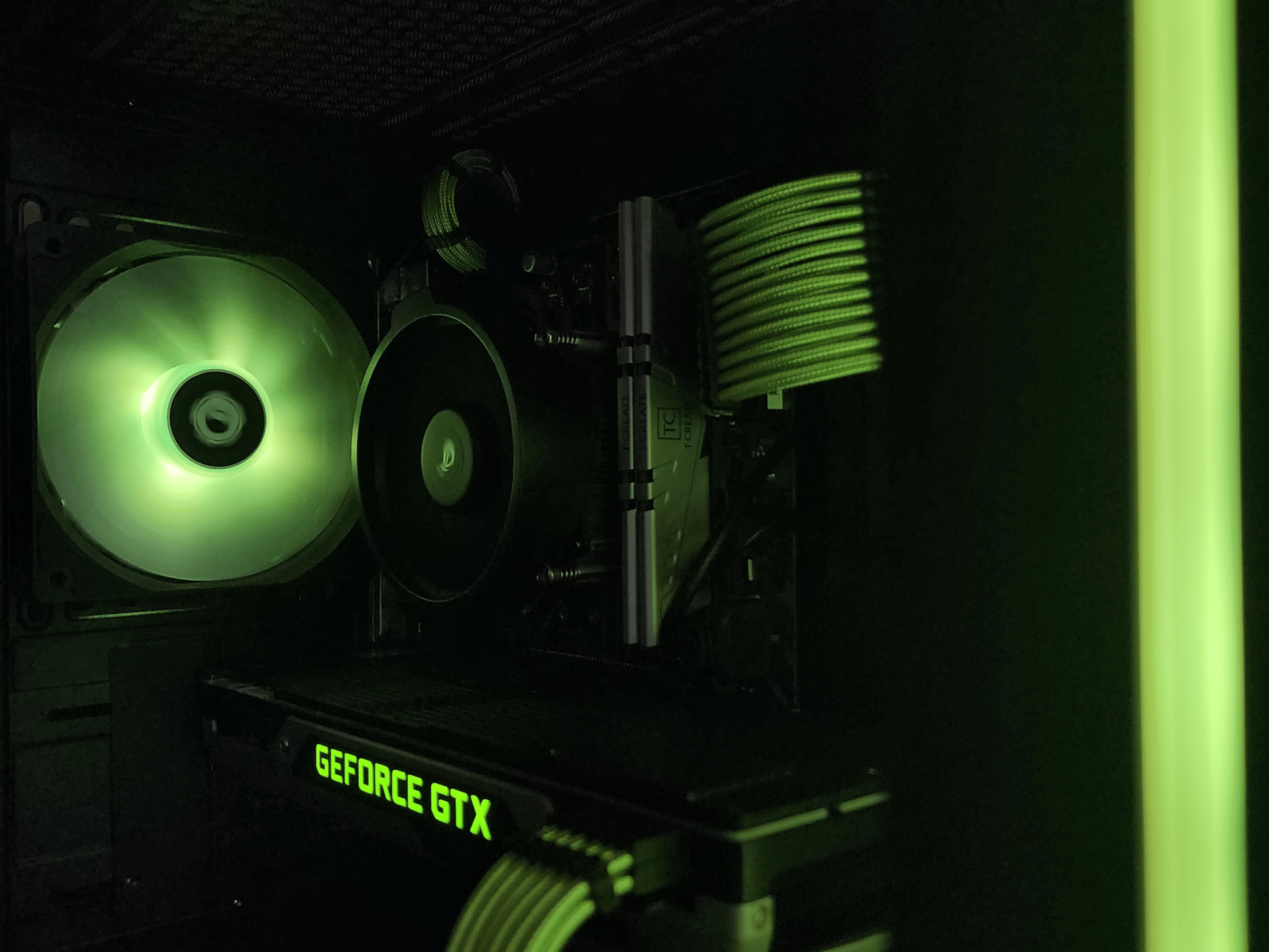 Intel Core i5 8500 // Nvidia GeForce GTX 980 4GB FE // TCreate 16GB 3200MHz