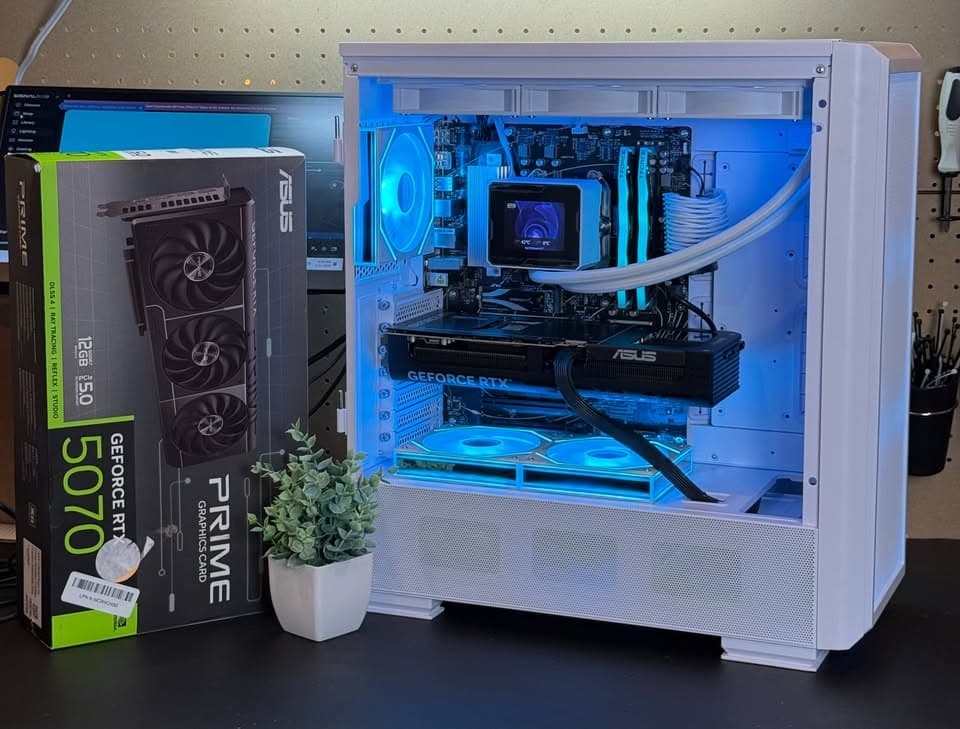 Pristine New Gaming / Streaming PC | RTX 5070 | Ryzen 7 7700 | 32GB DDR5 RAM | 1TB | Windows 11