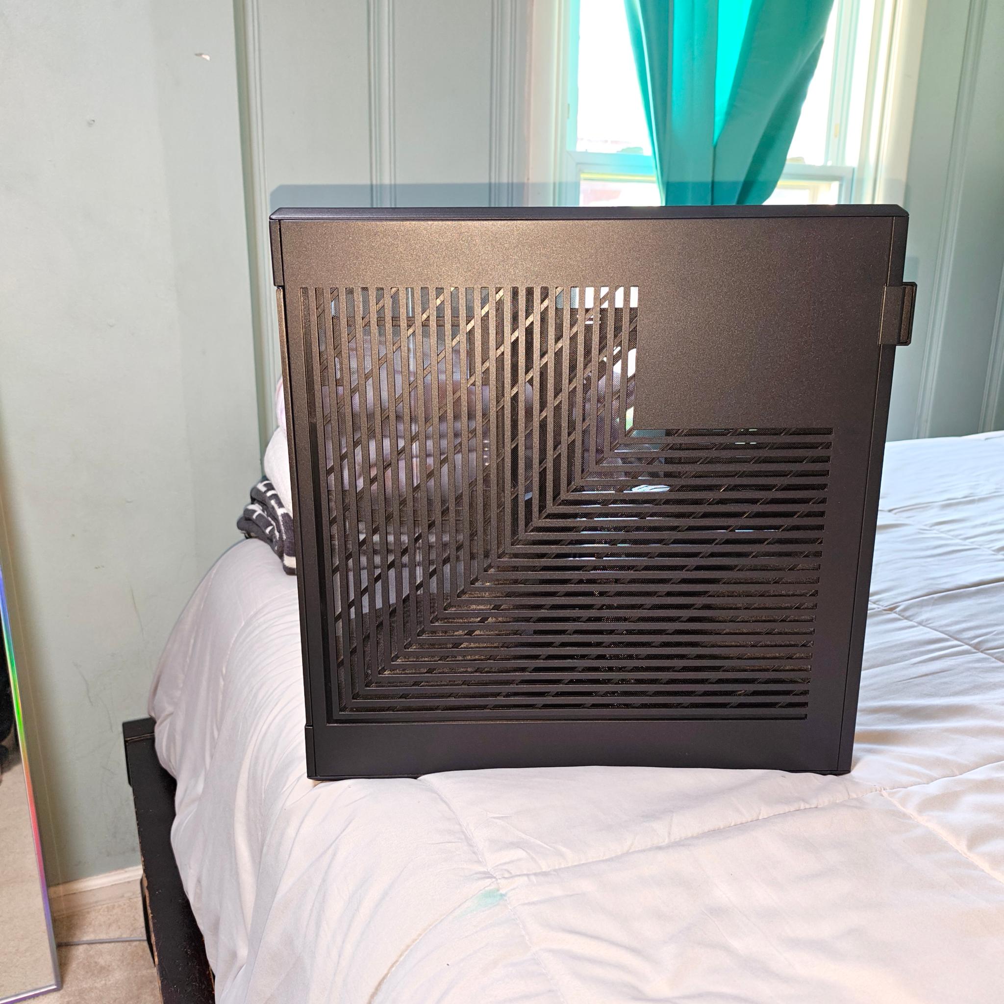 HYTE Y60 (Black - Tempered Glass)