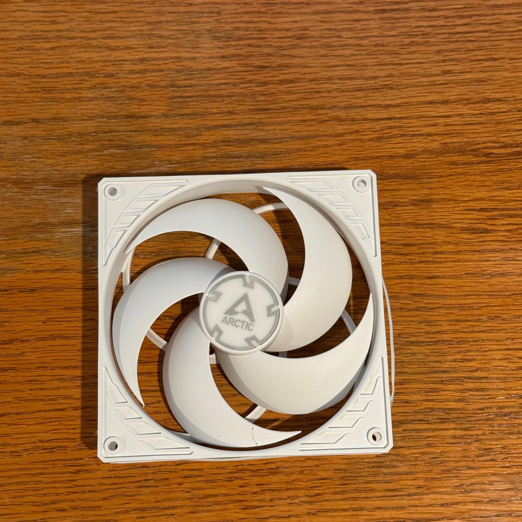 ARCTIC P14 PWM PST - PC Fan, 140mm Case Fan, Speed 200-1700RPM - White - Quantity: 2