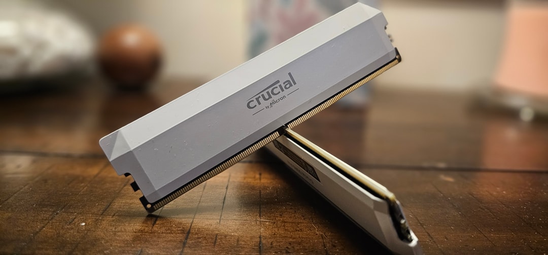 WHITE CRUCIAL DDR5 RAM 2X16 (32GB) 6400 MT/s ( LAST OF ITS KIND
