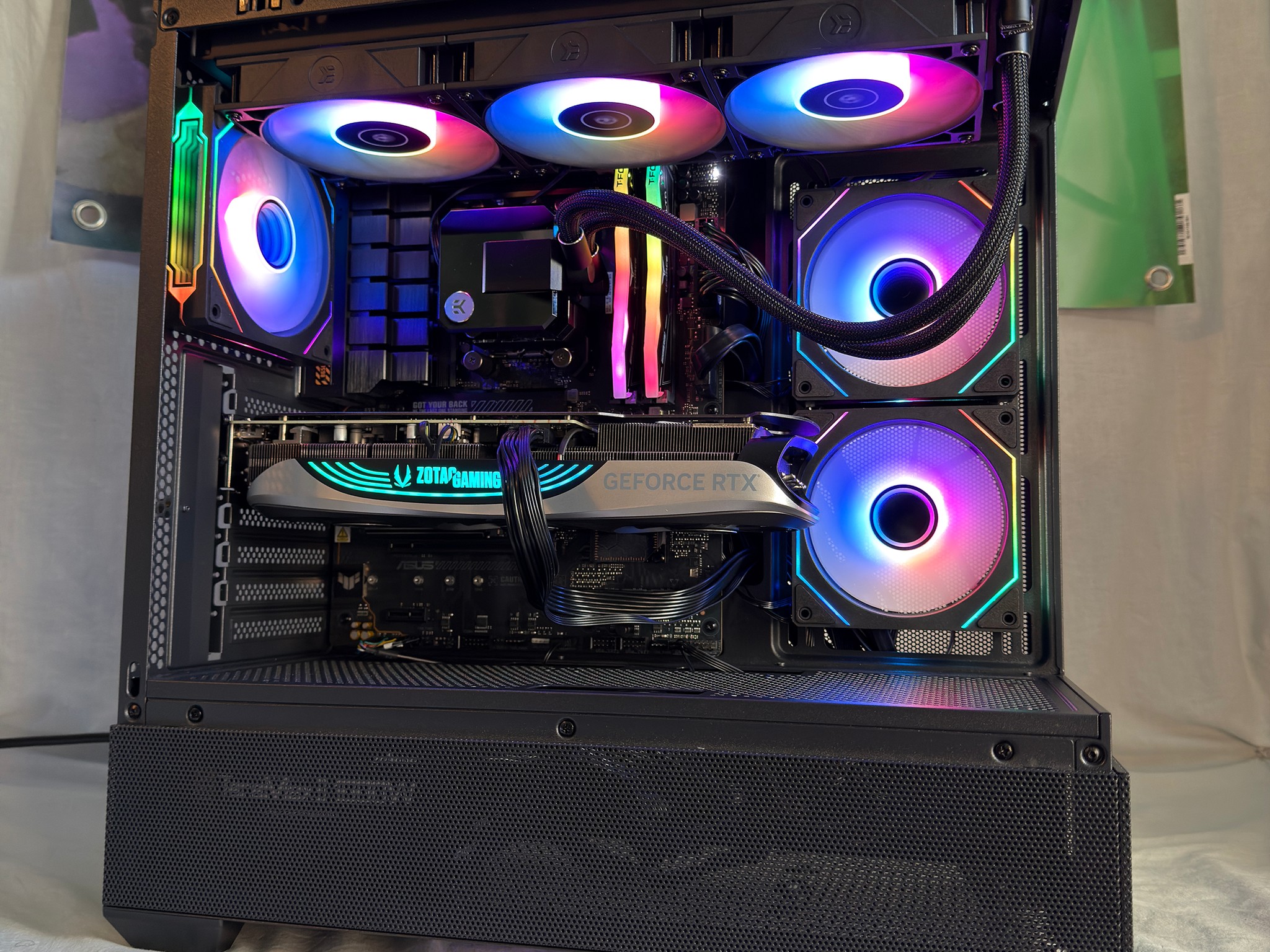 RTX 4070TI And Ryzen 7 9700X Gaming PC