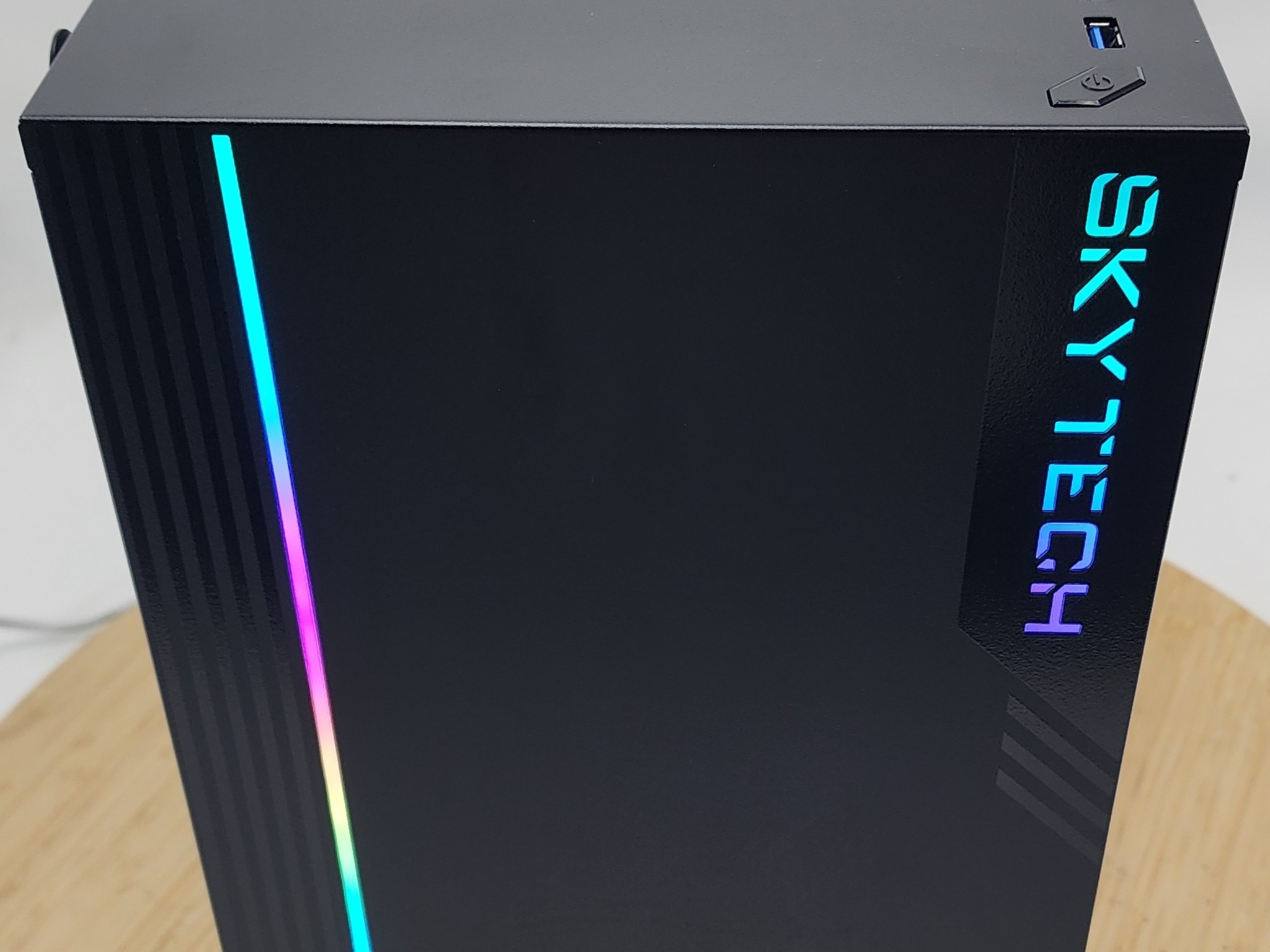 Gaming PC i7-7700 16GB RAM 1TB SSD RX 5700 XT 8GB Windows 11 Computer