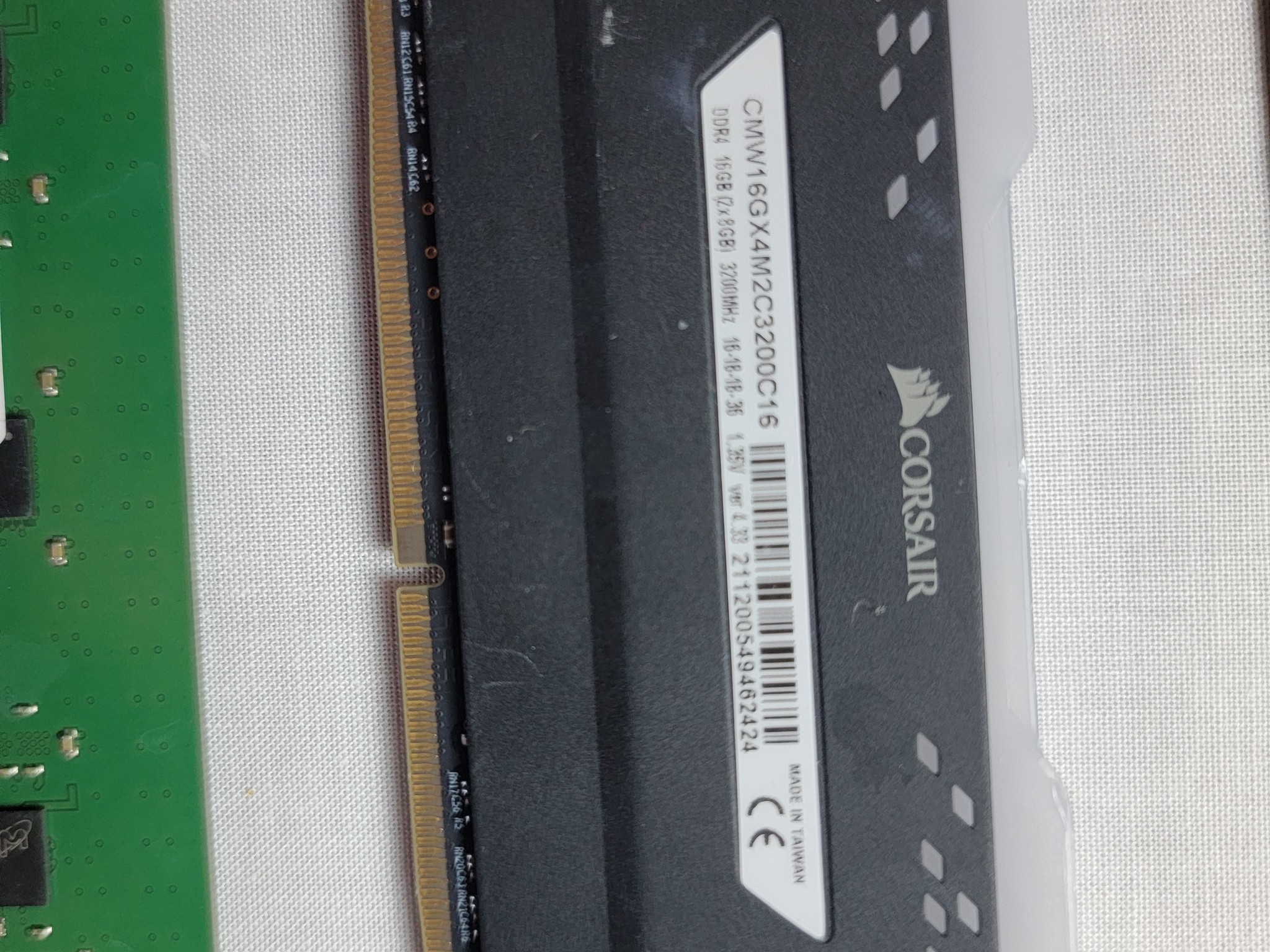 LOT OF (4) DDr4 32gb RAM (FOR PARTS)