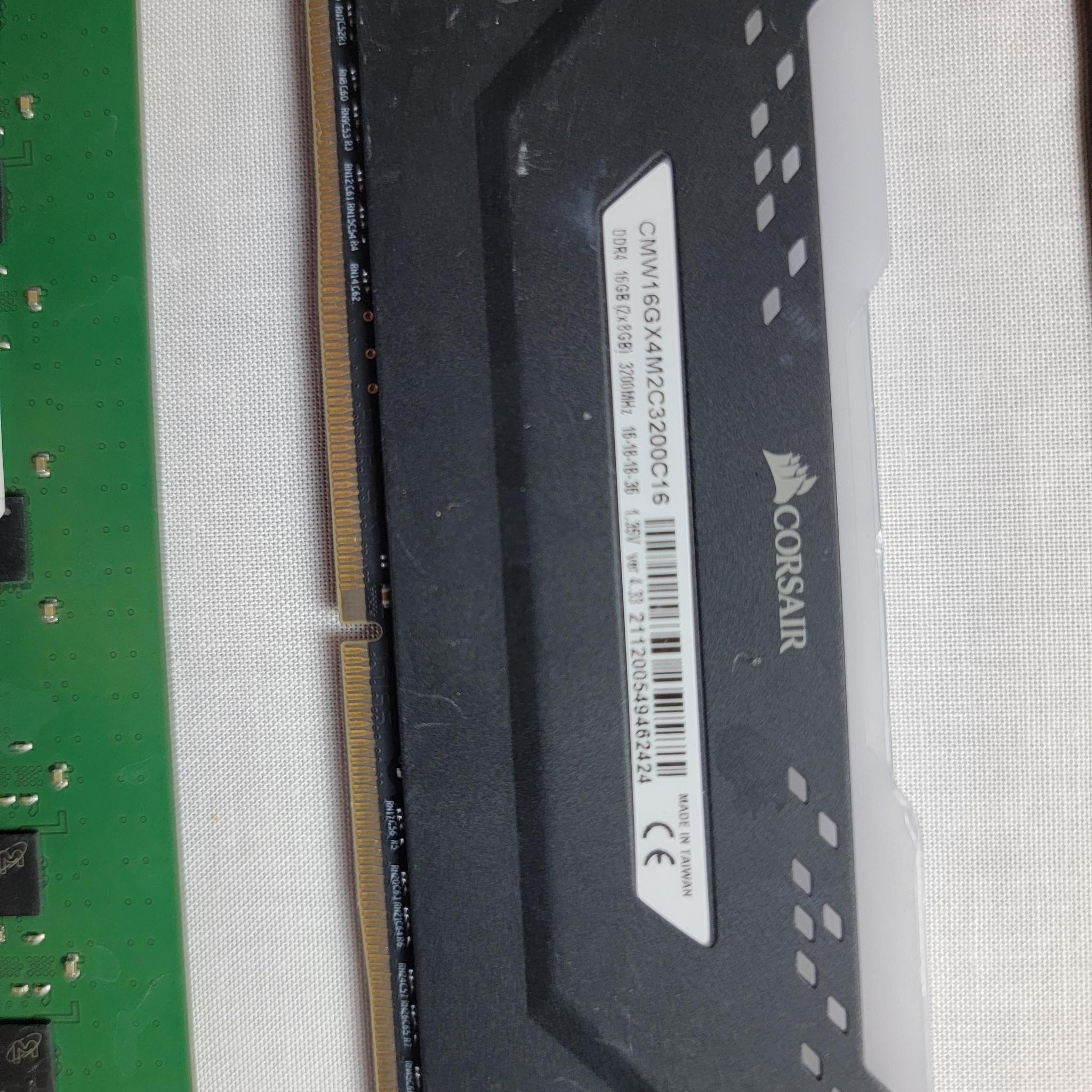 LOT OF (4) DDr4 32gb RAM (FOR PARTS)