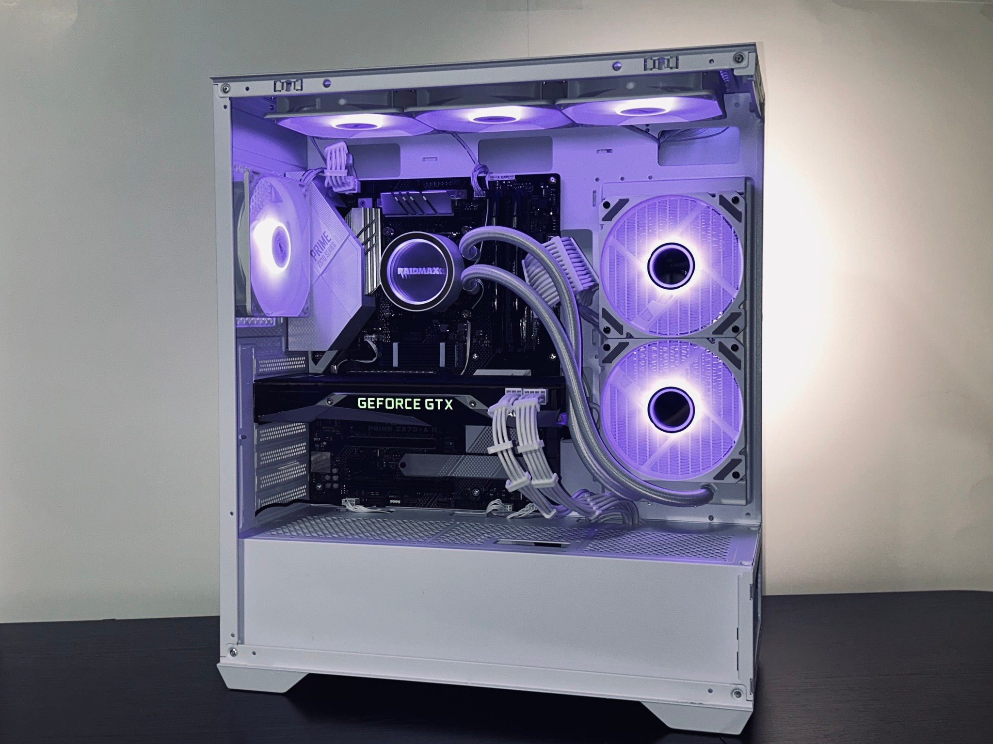 White Gaming PC | GTX 1080 Ti | i5-9400F | 16GB RAM