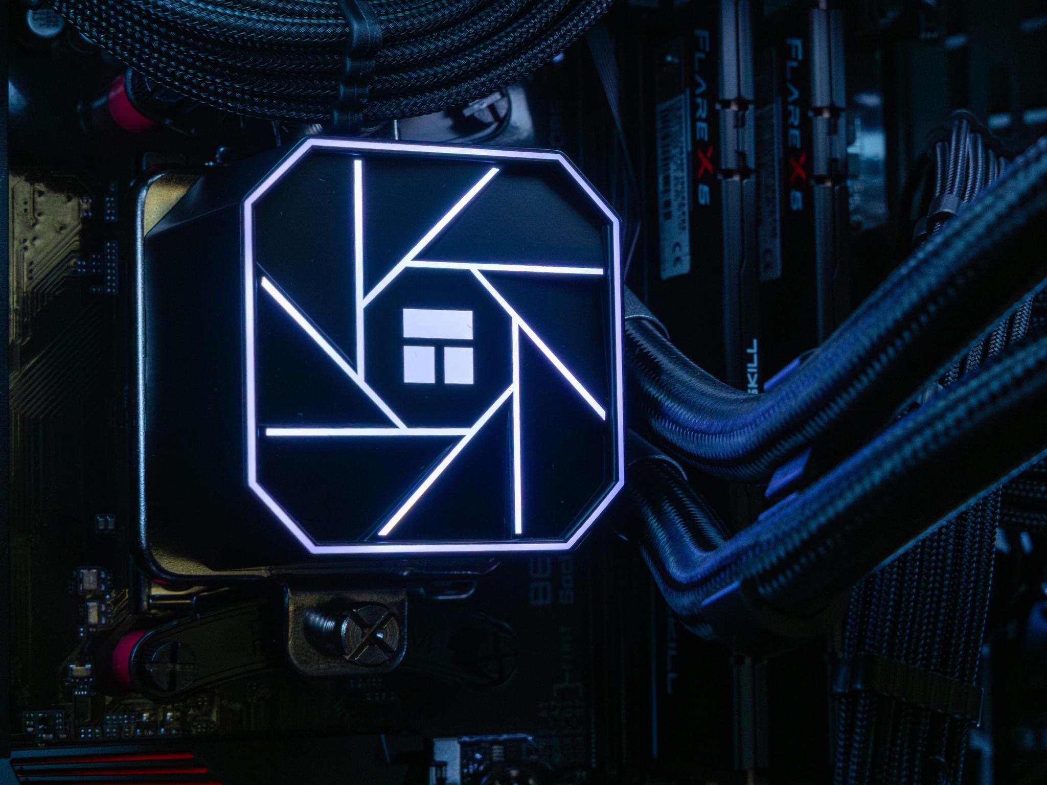 ☄️ Onyx 2.0 ☄️ RTX 5070ti / AMD R7 9700X / 2TB NVME / 32GB DDR5 RAM / 360 AIO / Windows 11 Pro