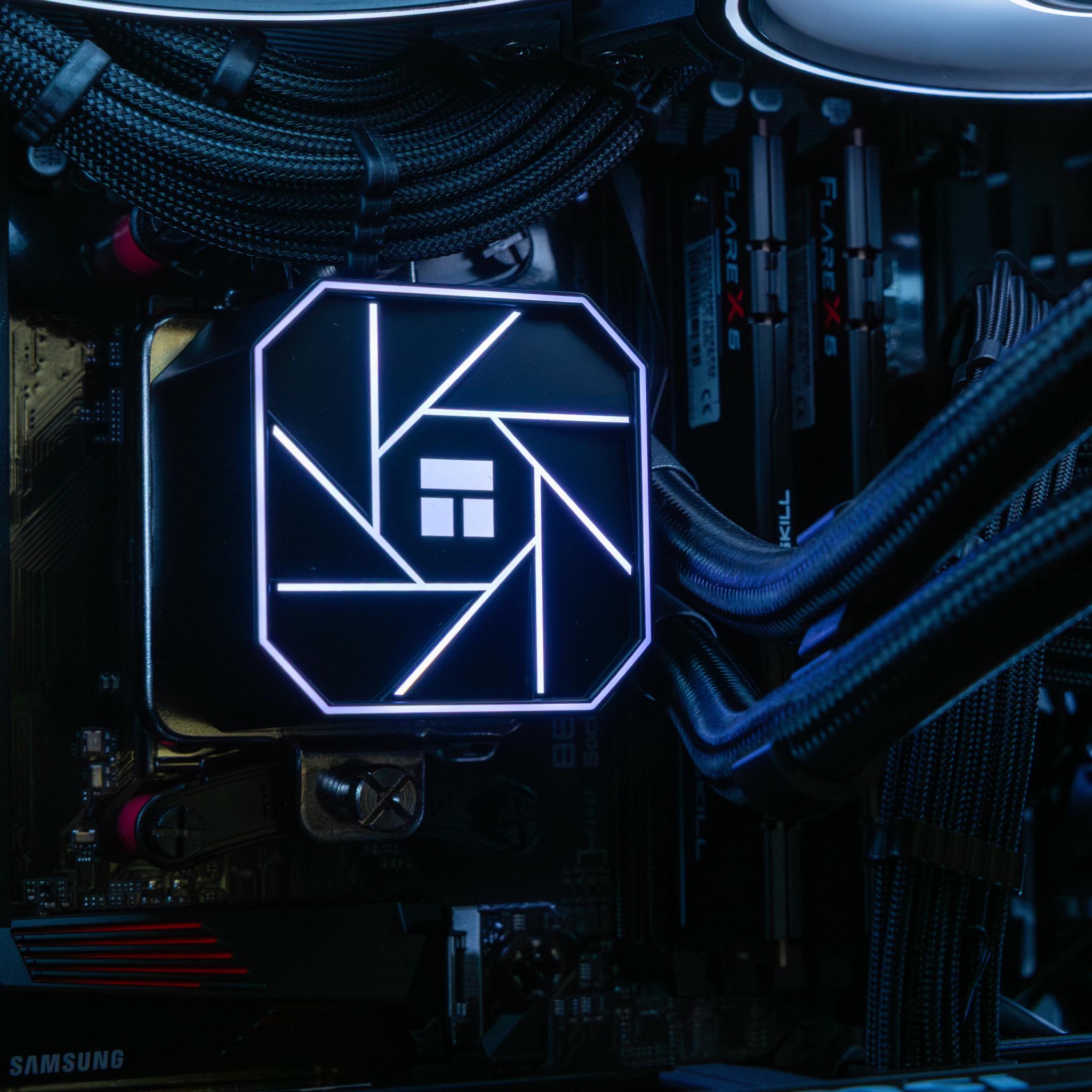 ☄️ Onyx 2.0 ☄️ RTX 5070ti / AMD R7 9700X / 2TB NVME / 32GB DDR5 RAM / 360 AIO / Windows 11 Pro
