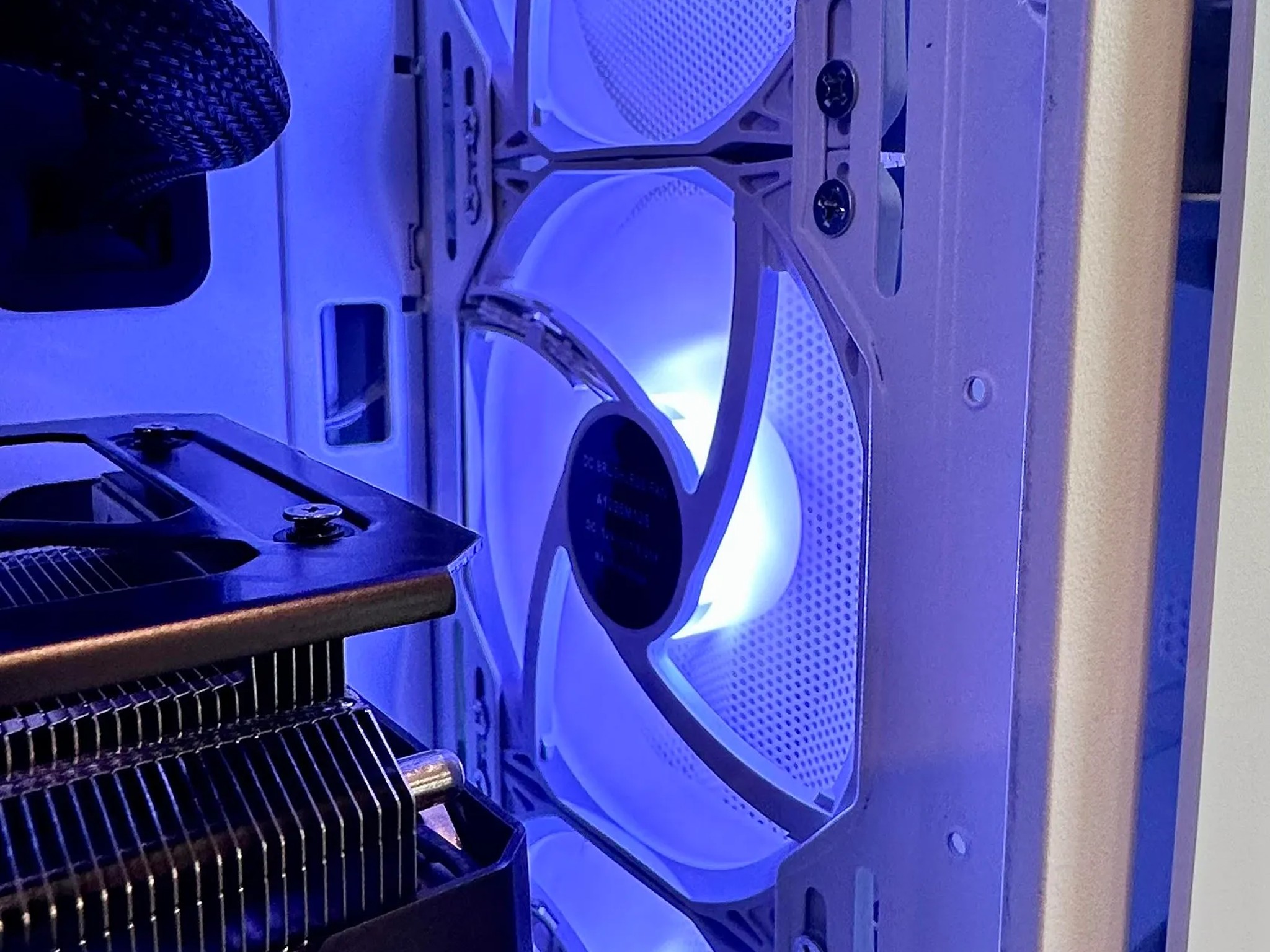 White Gaming PC | RTX 3070, Ryzen 5 5600X, 1TB SSD, 16GB 3200HMz RAM