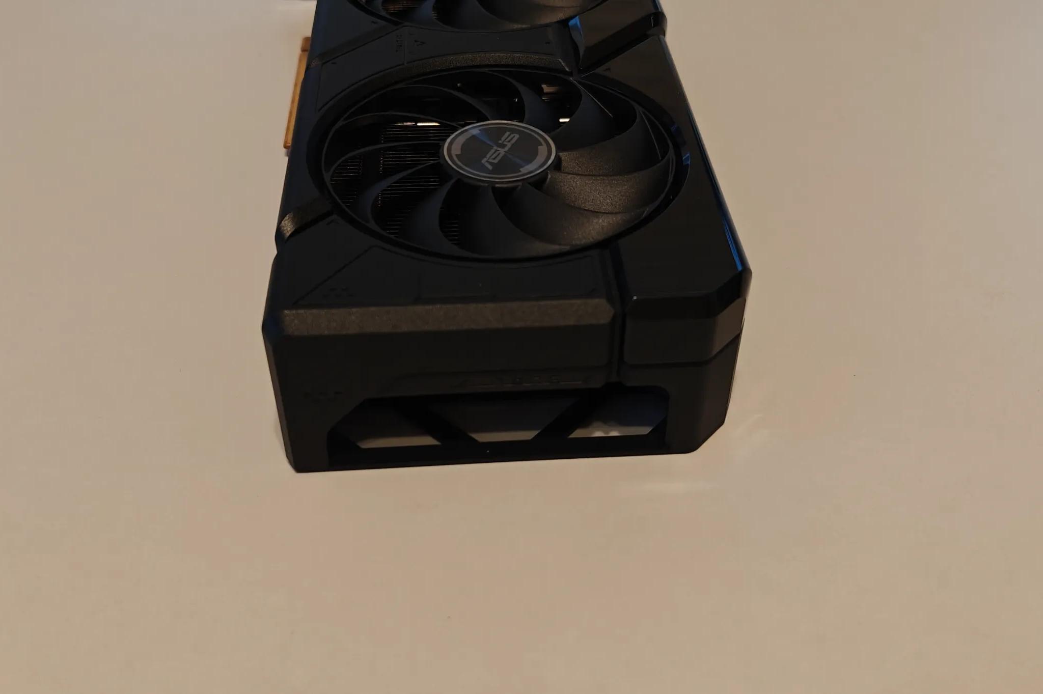 ASUS Dual Radeon RX 7800 XT OC Edition 16GB GDDR6