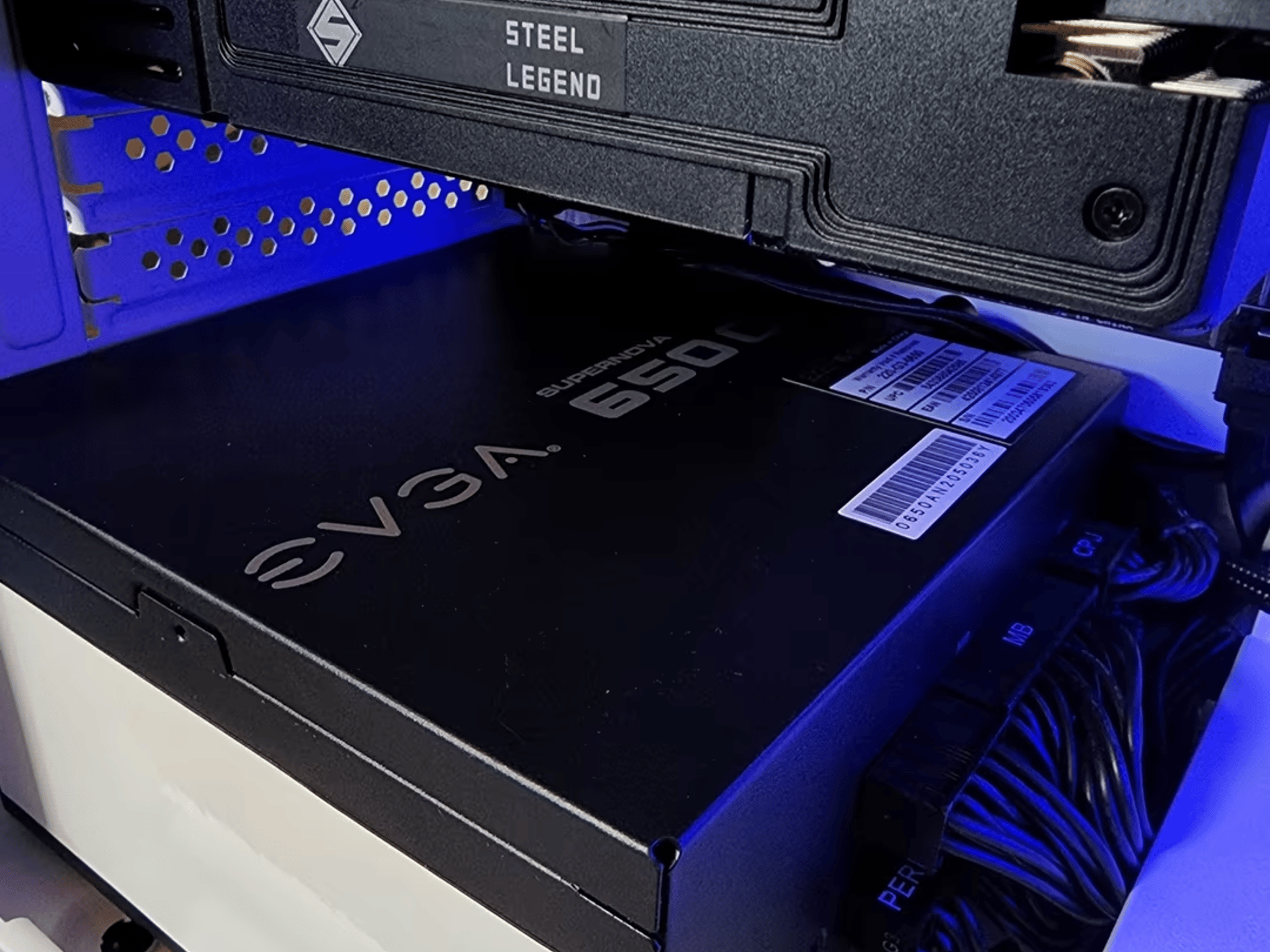Intel Core i3 10100F // AMD Radeon RX5500 4GB // Silicon Power 16GB 3200MHz