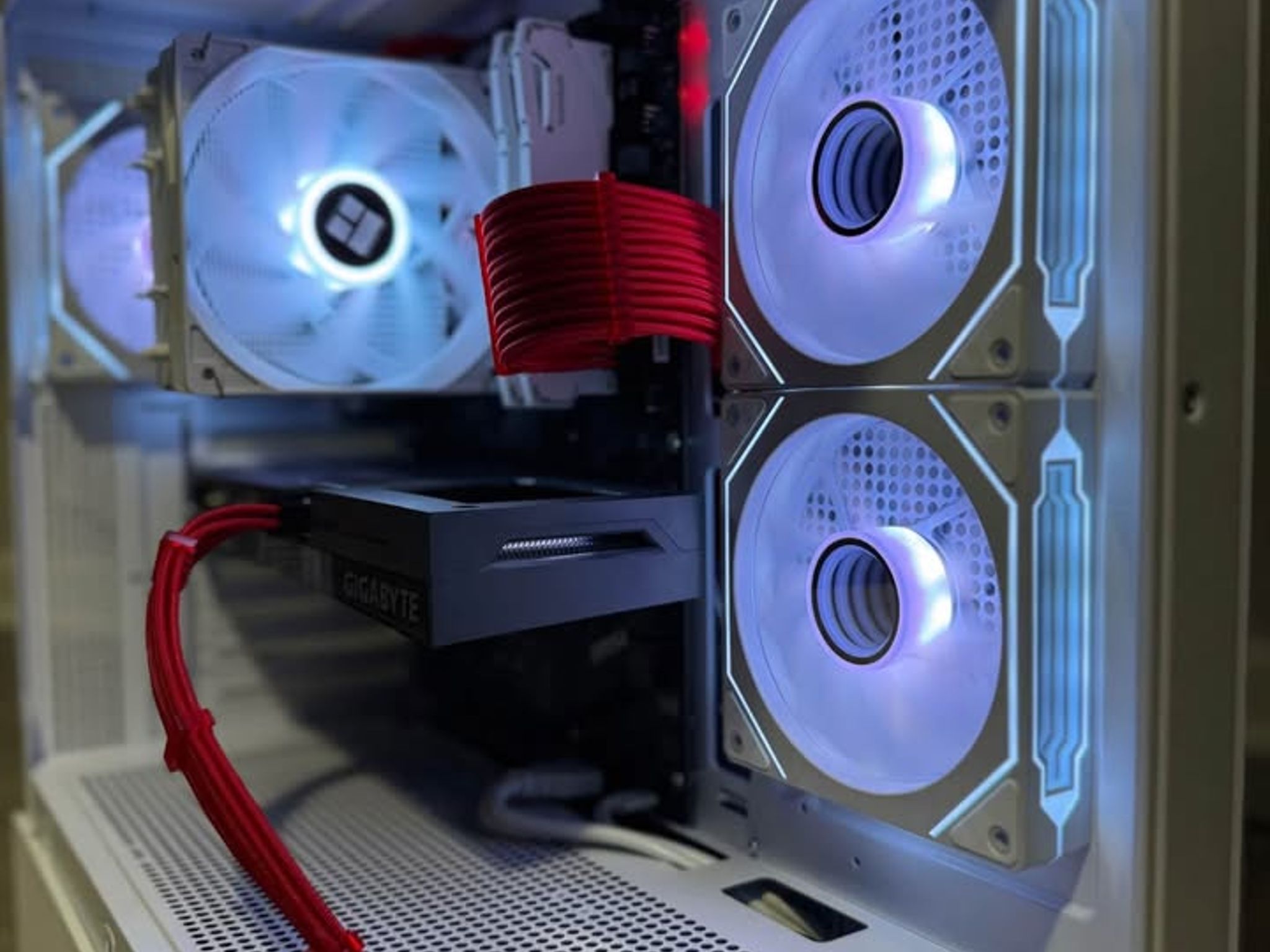 ❄️RED SNOW❄️ R5-5600X|RX 6600|16GB RAM|1TB M.2|WIFI|ARGB Fans|