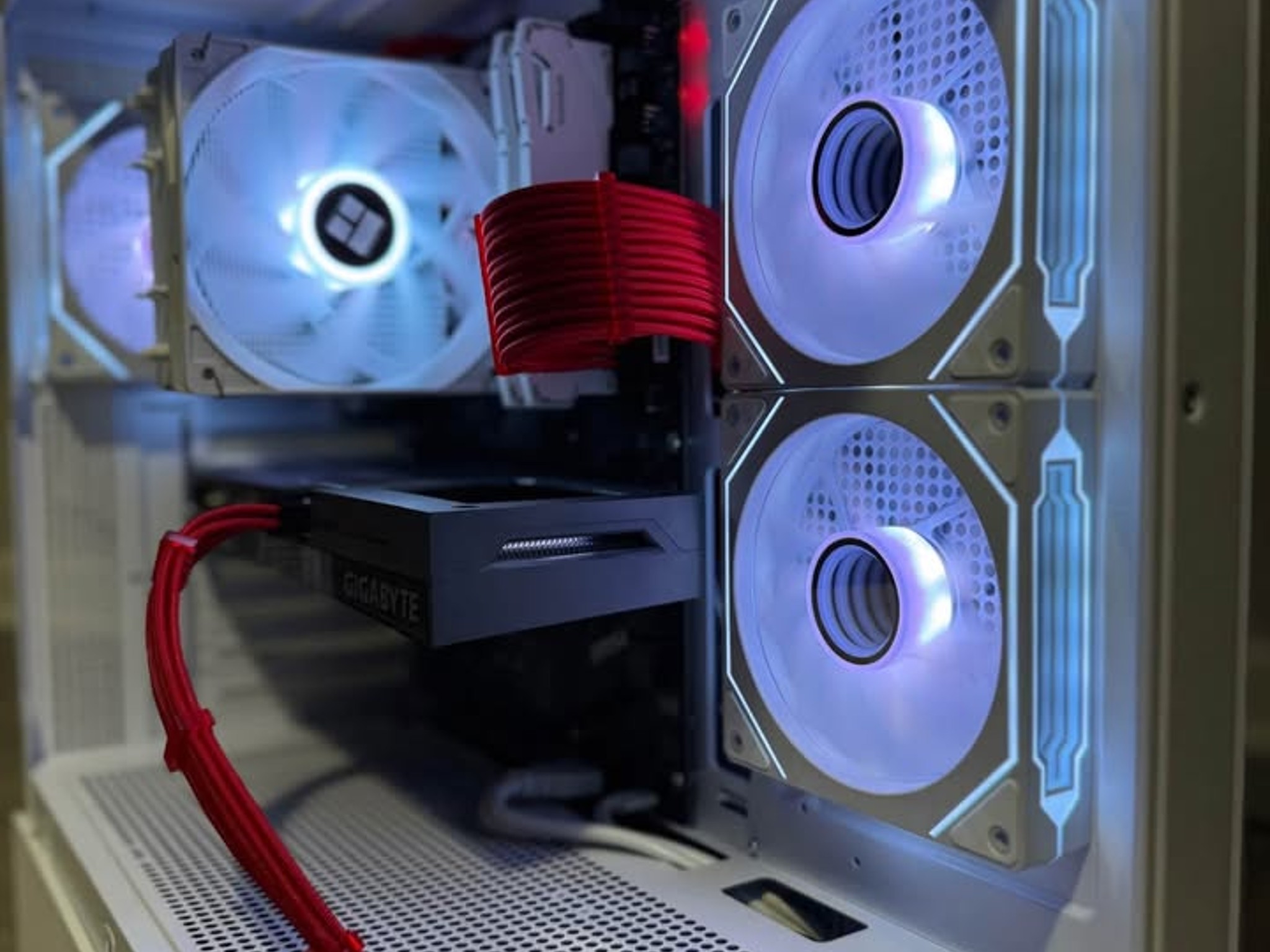❄️RED SNOW❄️ R5-5600X|RX 6600|16GB RAM|1TB M.2|WIFI|ARGB Fans|