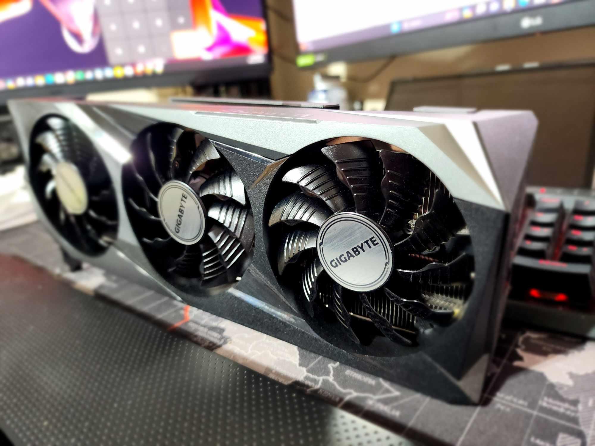 GIGABYTE Radeon RX 6800 GAMING OC 16G Graphics Card TOP TIER GAMING GPU