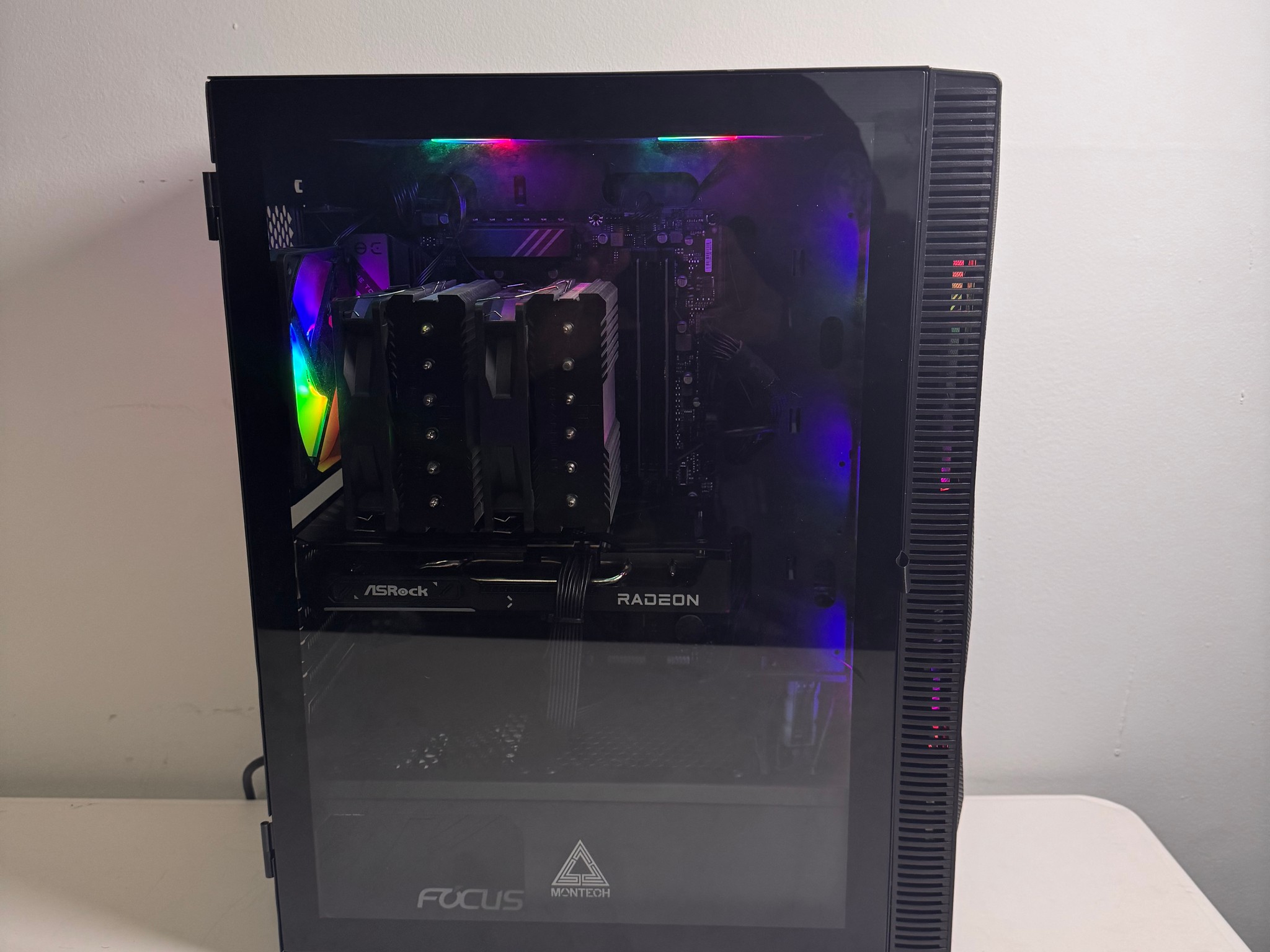 Custom Gaming PC / Radeon RX 9060 XT / 16GB 6000Mhz / Ryzen 5 7600X/